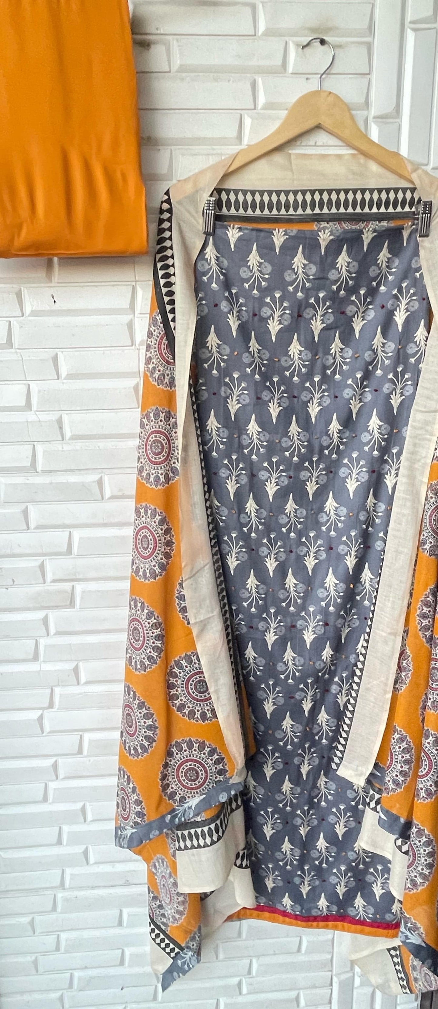 Cotton Unstitched Ladies Suit Rc16732