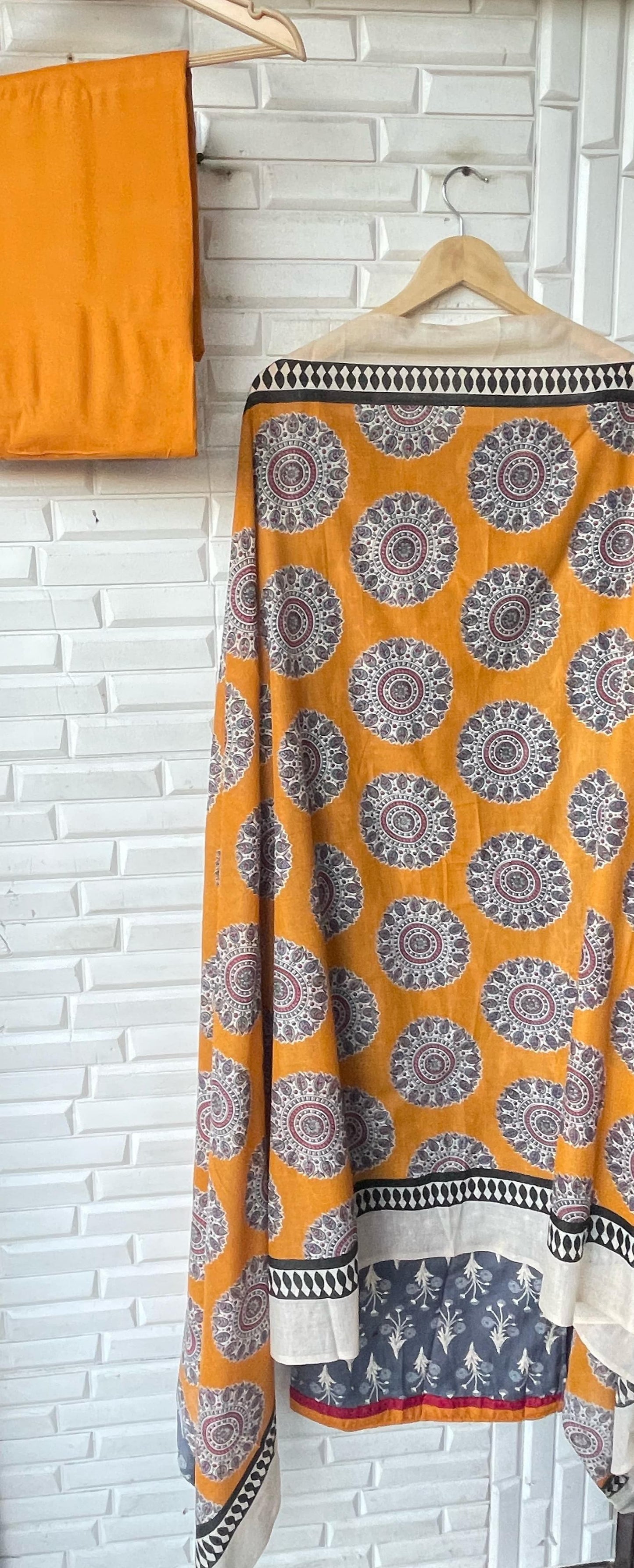 Cotton Unstitched Ladies Suit Rc16732