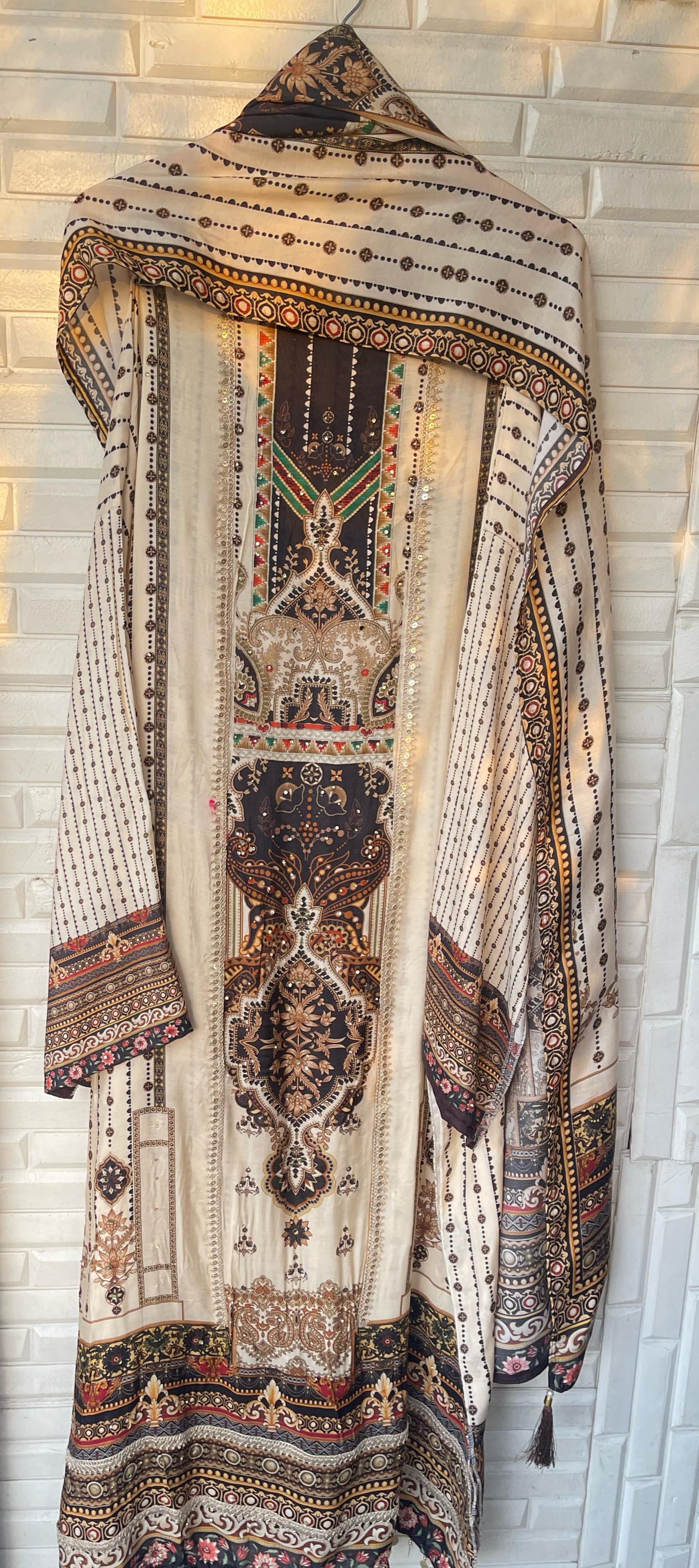 Pakistani Style Muslin Unstitched Ladies Suit Rc16729
