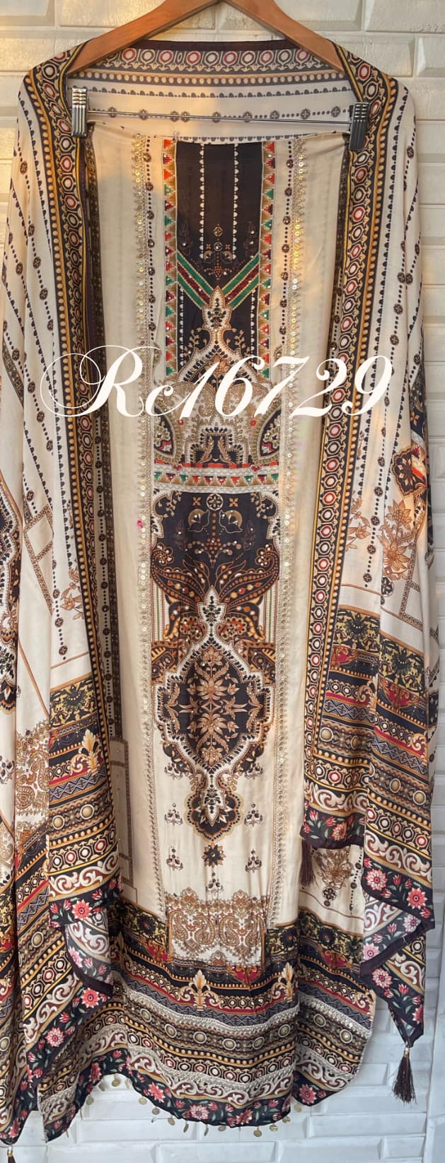 Pakistani Style Muslin Unstitched Ladies Suit Rc16729