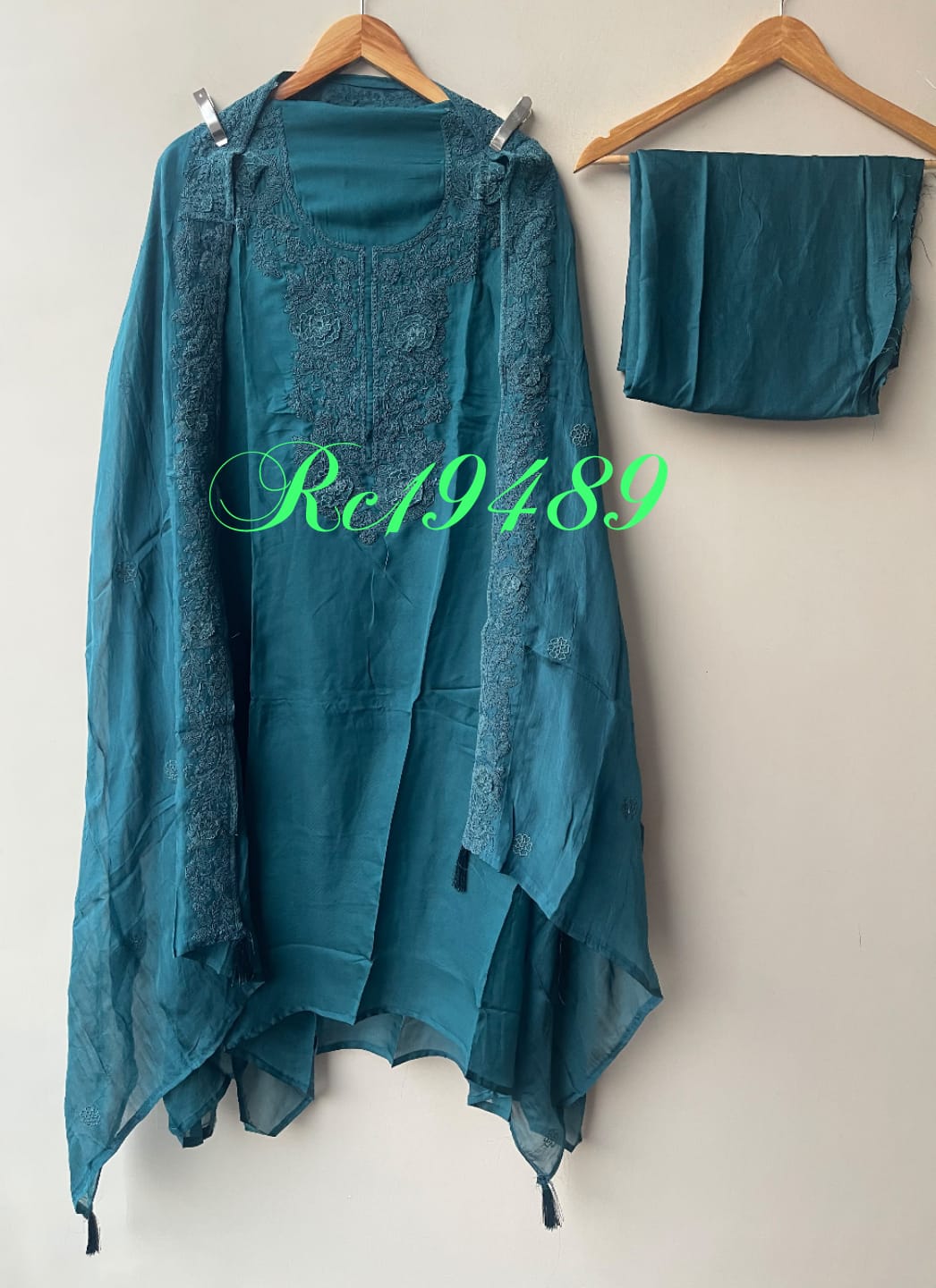 Organza Tuile Unstitched Suit Set with Resham Dori 3D Flowers Embroidery