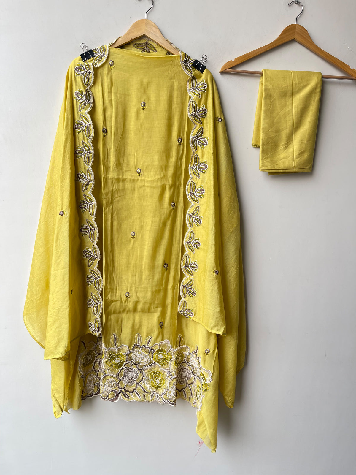 Pure Mul Chanderi Resham Embroidered Scalping Unstitched Suit Set
