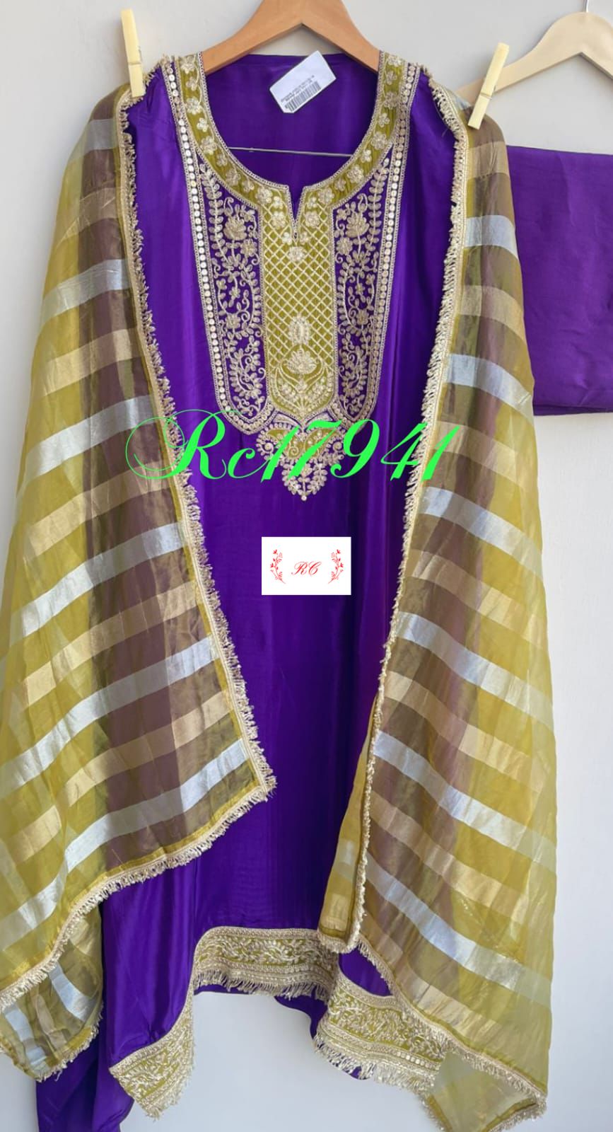 Silk fabric unstitched ladies suit Rc17941