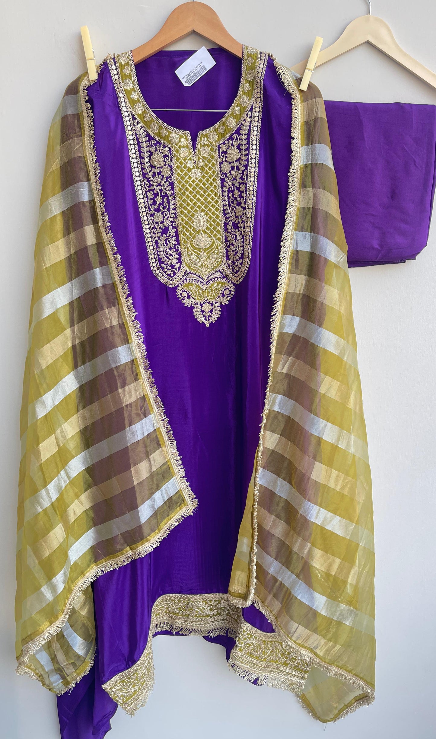 Silk fabric unstitched ladies suit Rc17941