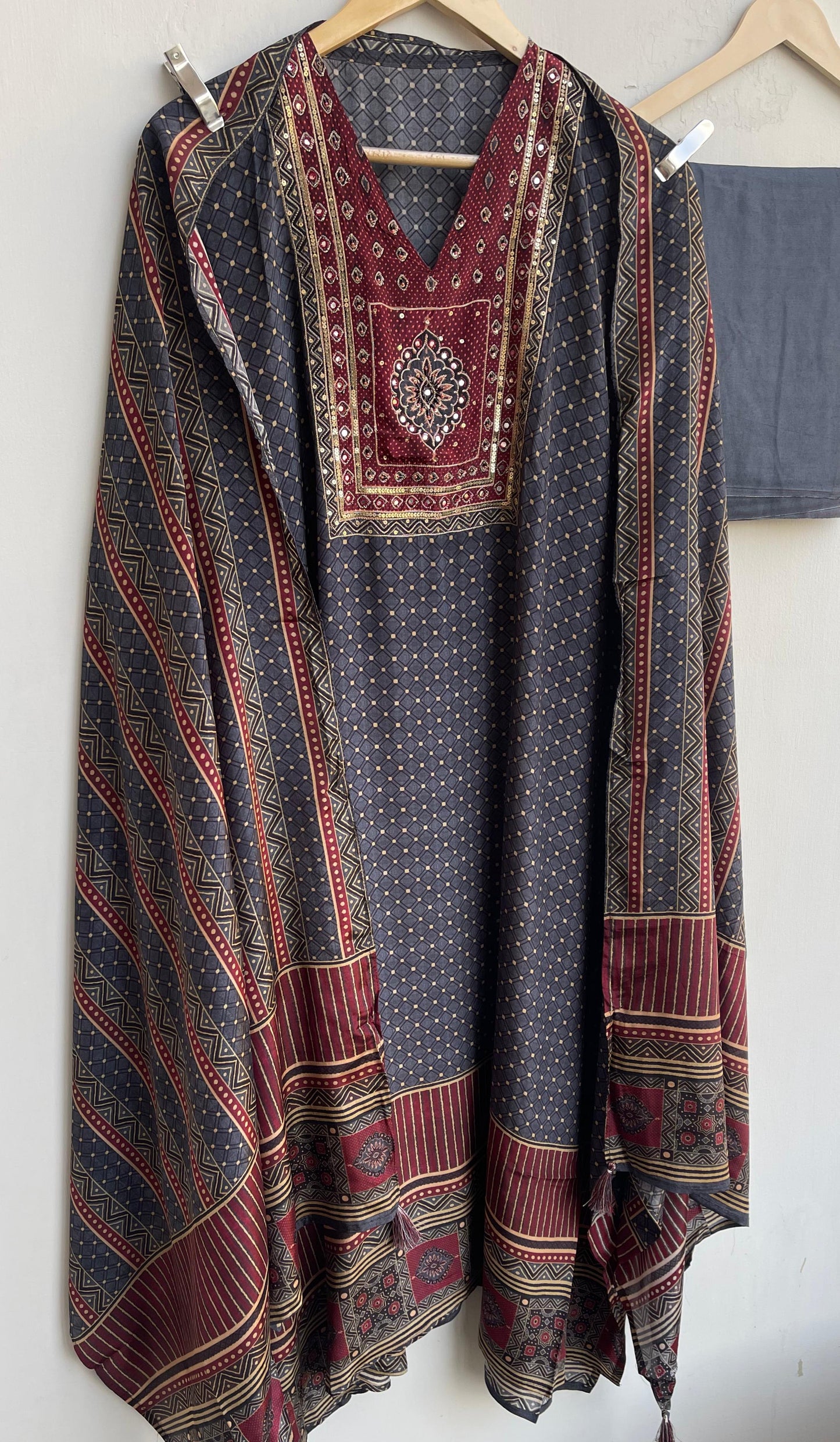 Crape satin unstitched ladies suit Rc17868