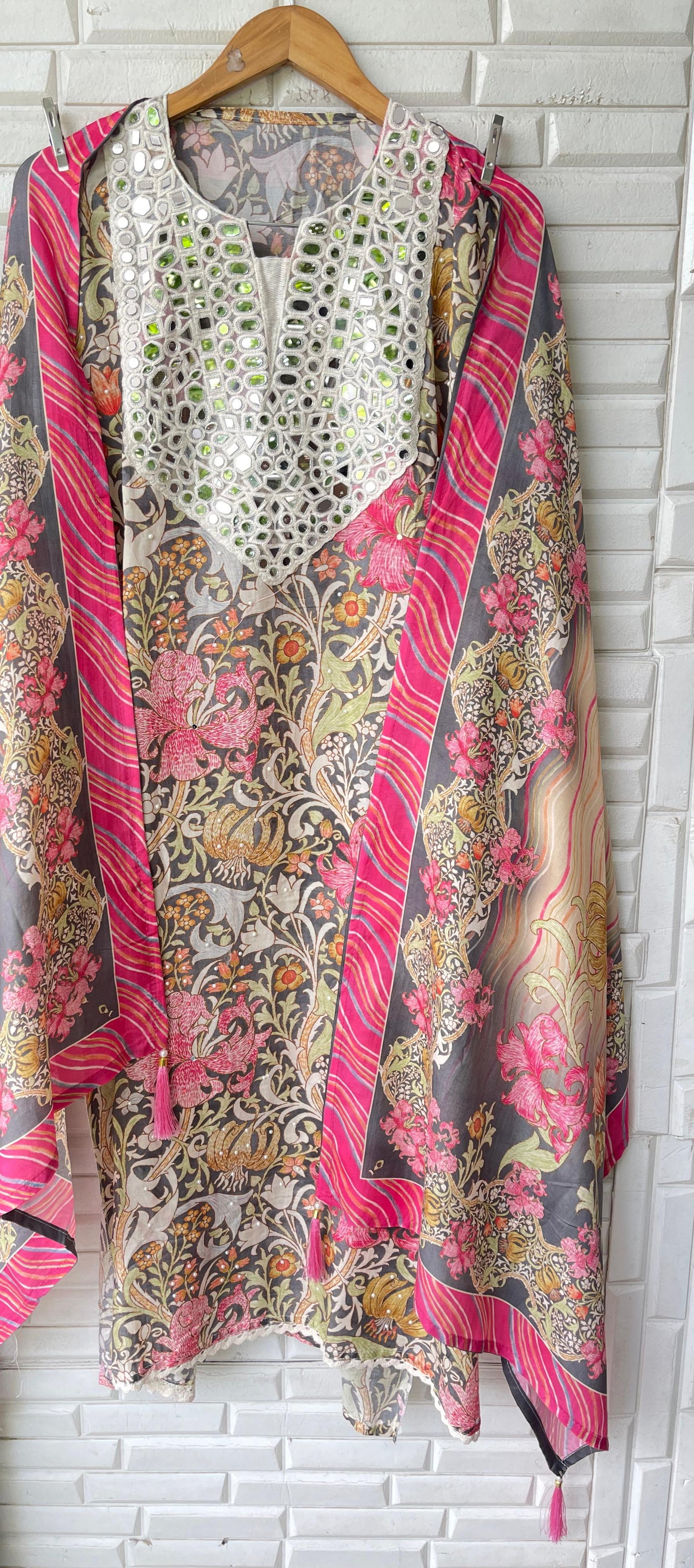 Muslin unstitched ladies suit Rc17417