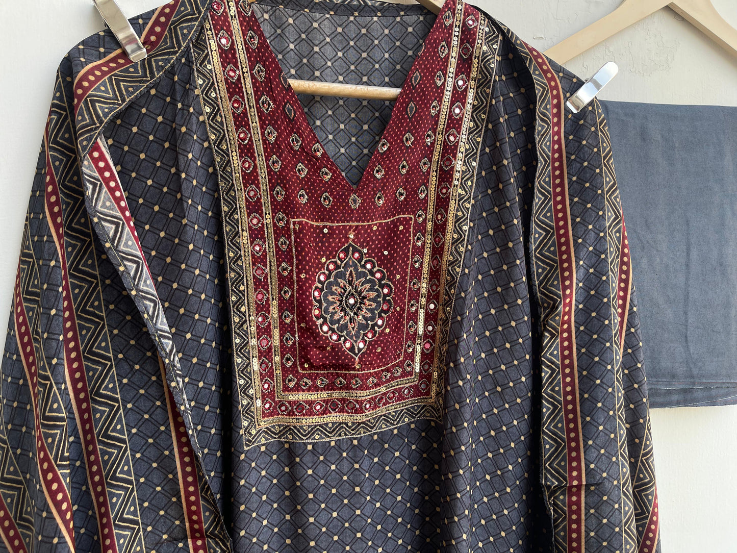 Crape satin unstitched ladies suit Rc17868