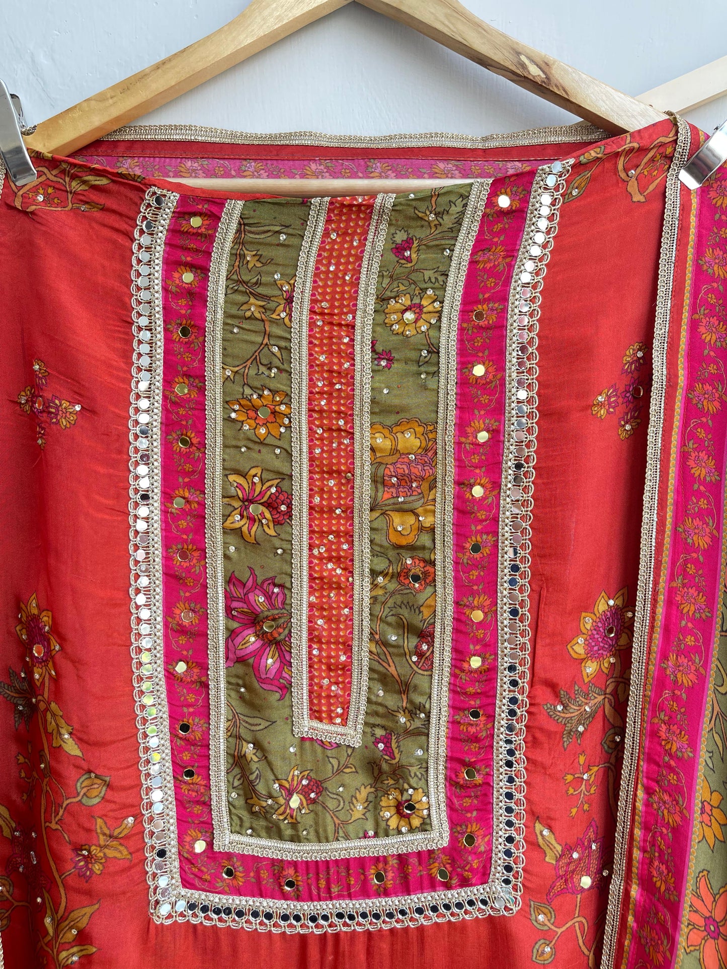 Satin crepe unstitched ladies suit Rc17934 (a)