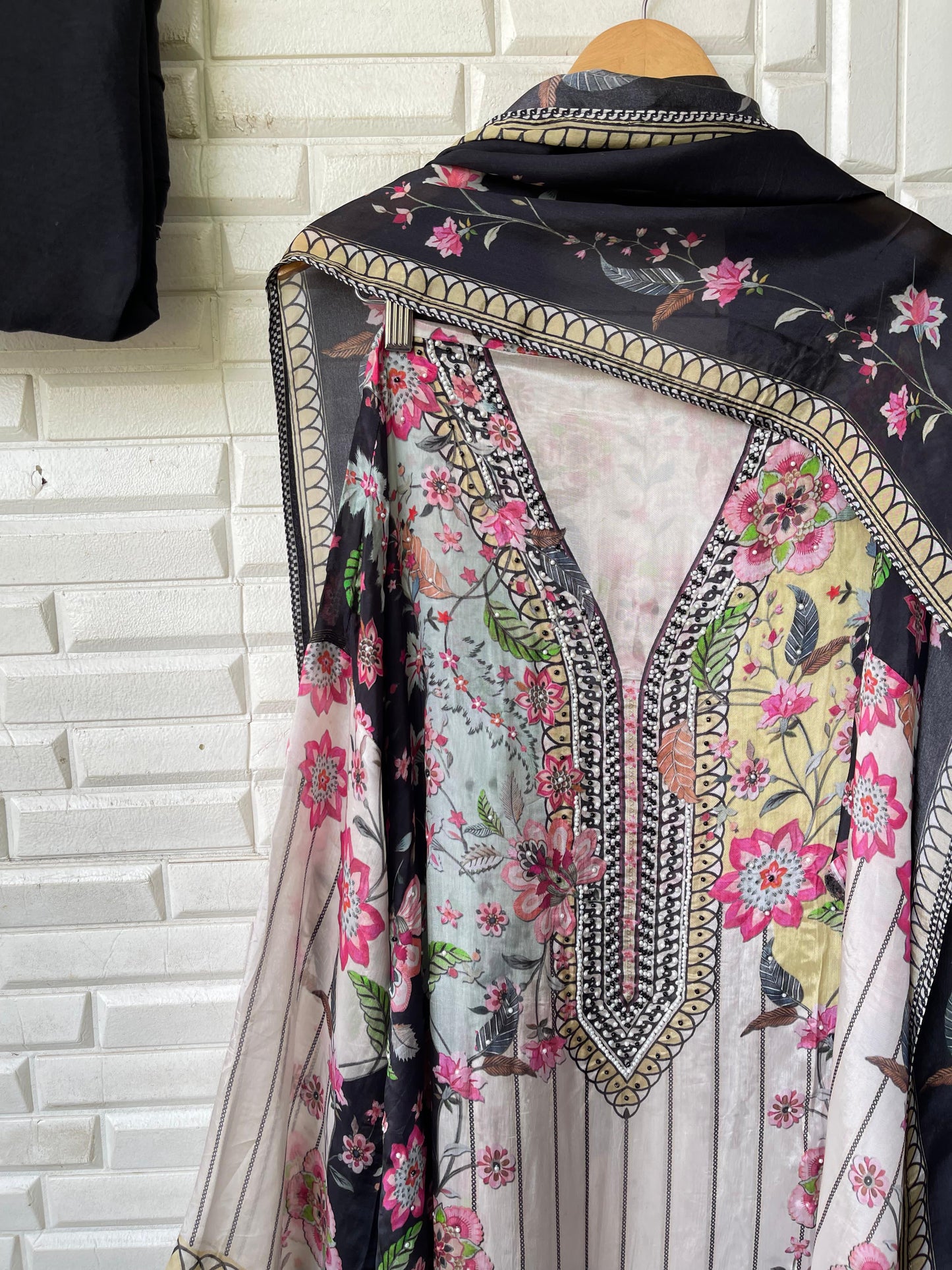 Muslin silk unstitched ladies suit Rc17160