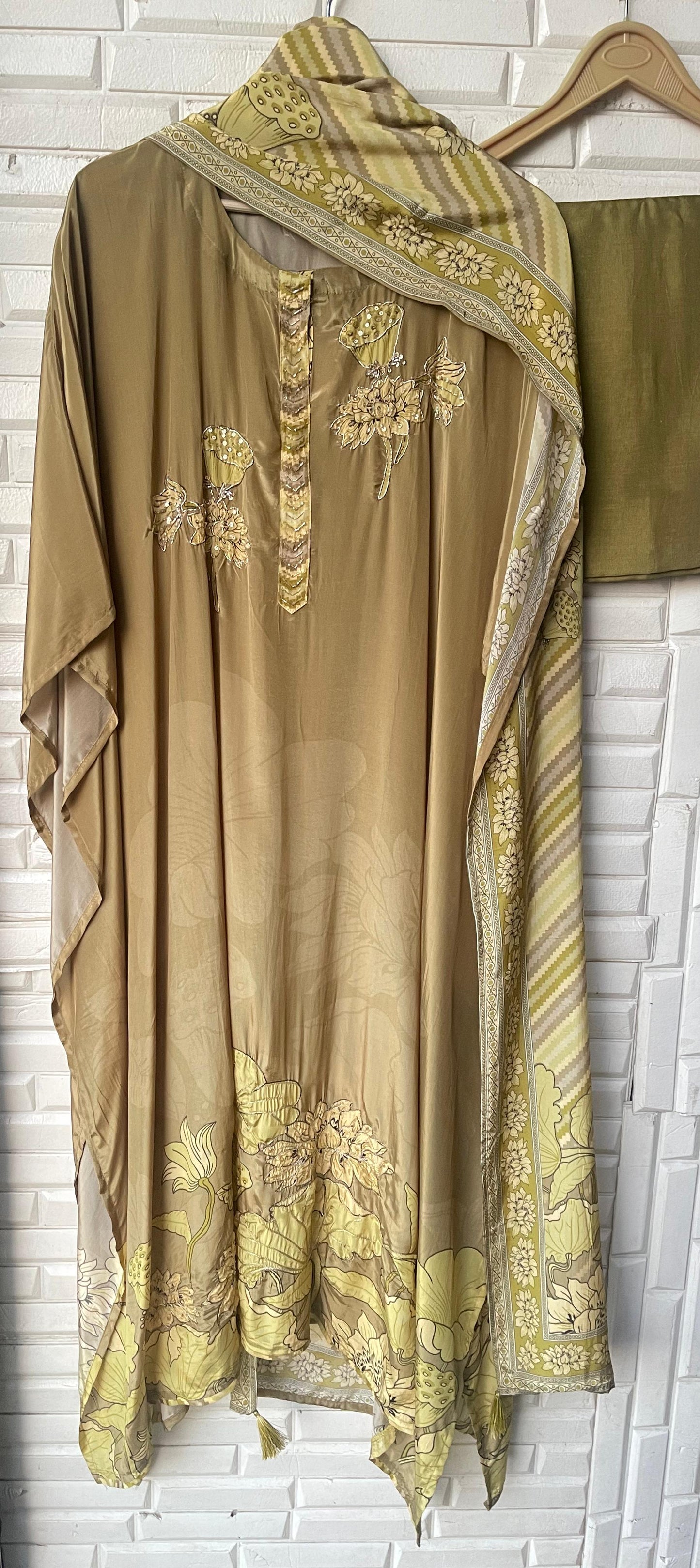 Crepe silk unstitched ladies suit Rc17634