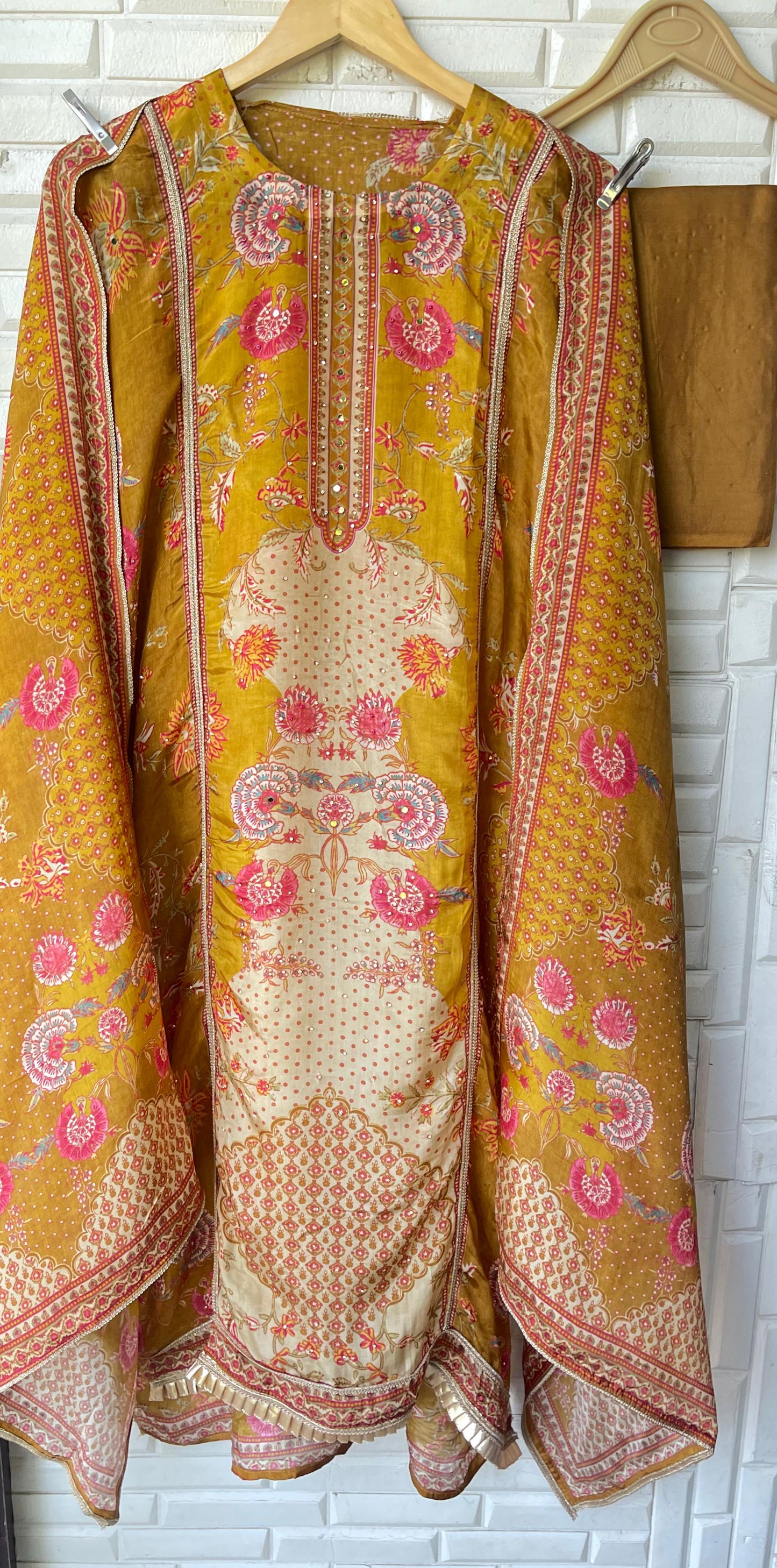 Crape satin unstitched ladies suit Rc17731