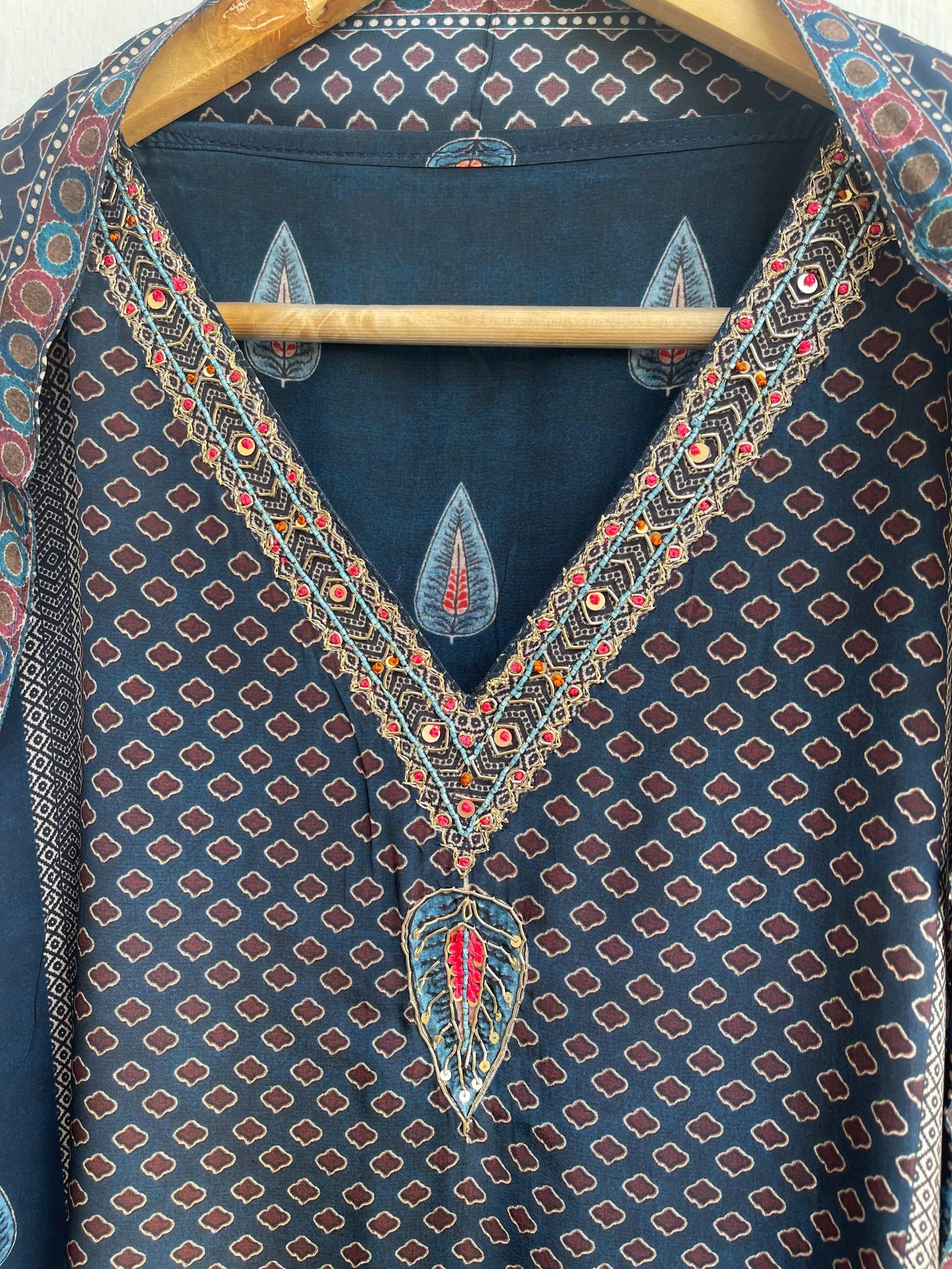 Pure crepe satin unstitched ladies suit Rc17867