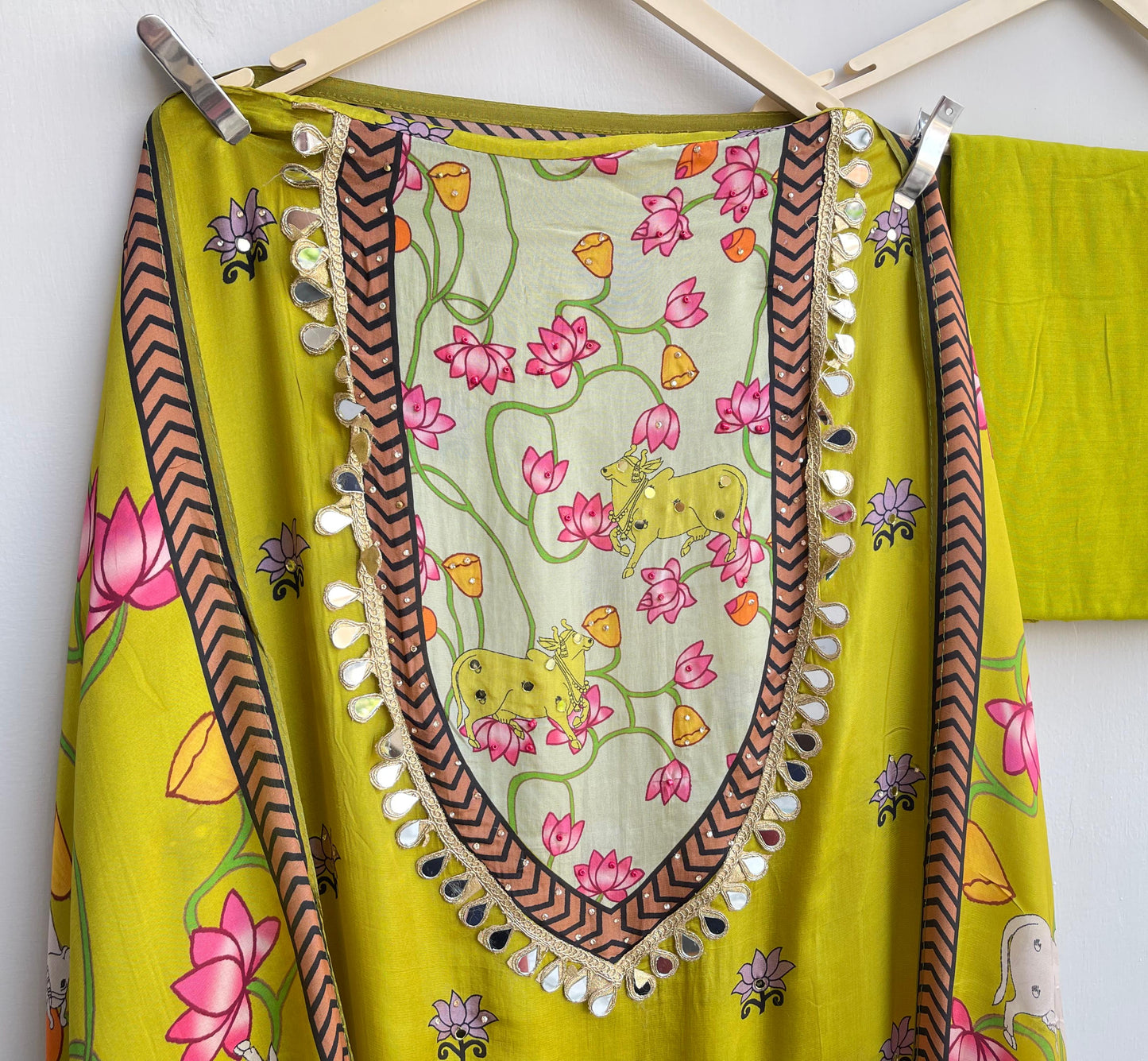 Satin crape unstitched ladies suit Rc17932