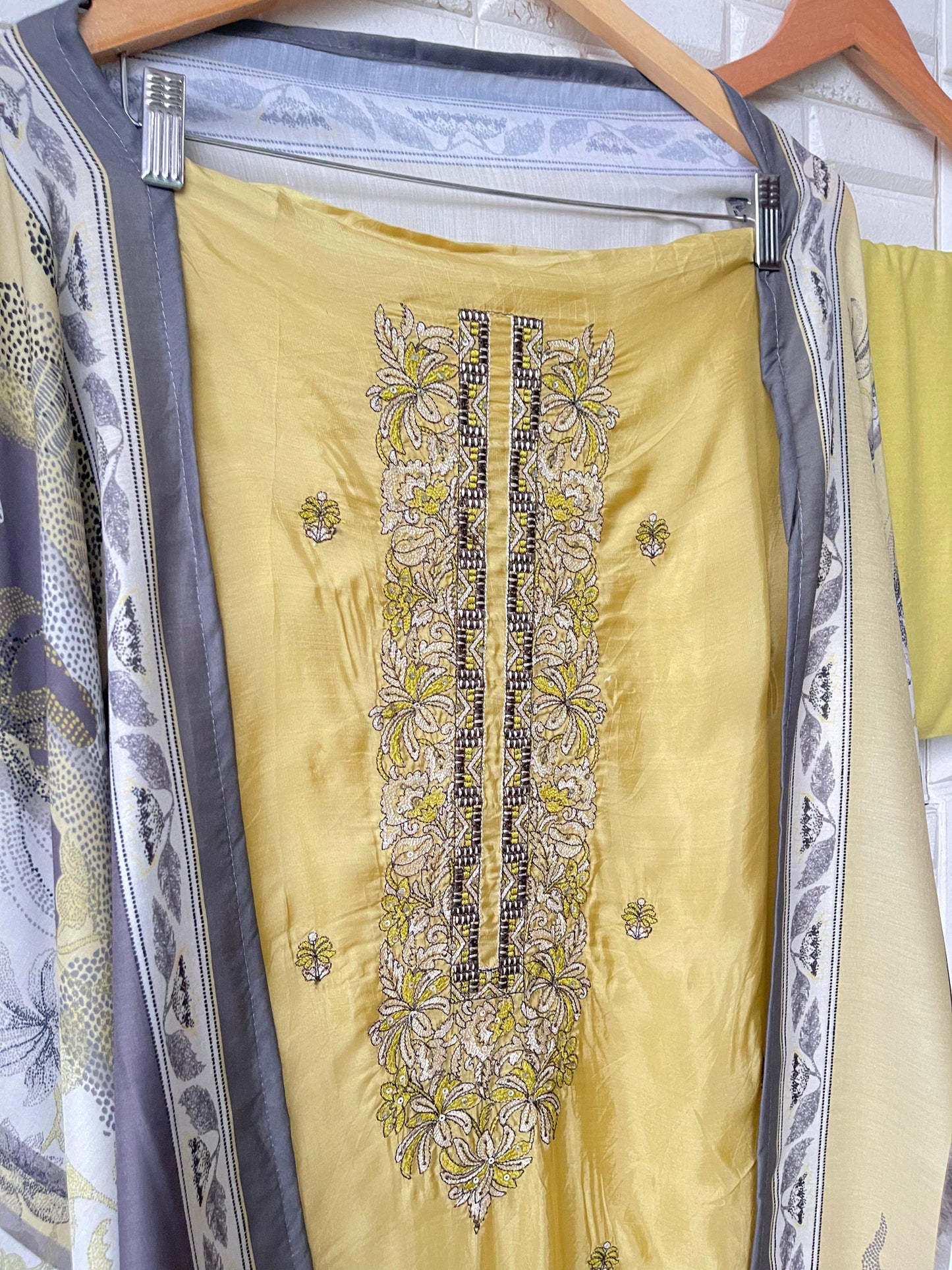 Paper silk unstitched ladies suit Rc17622