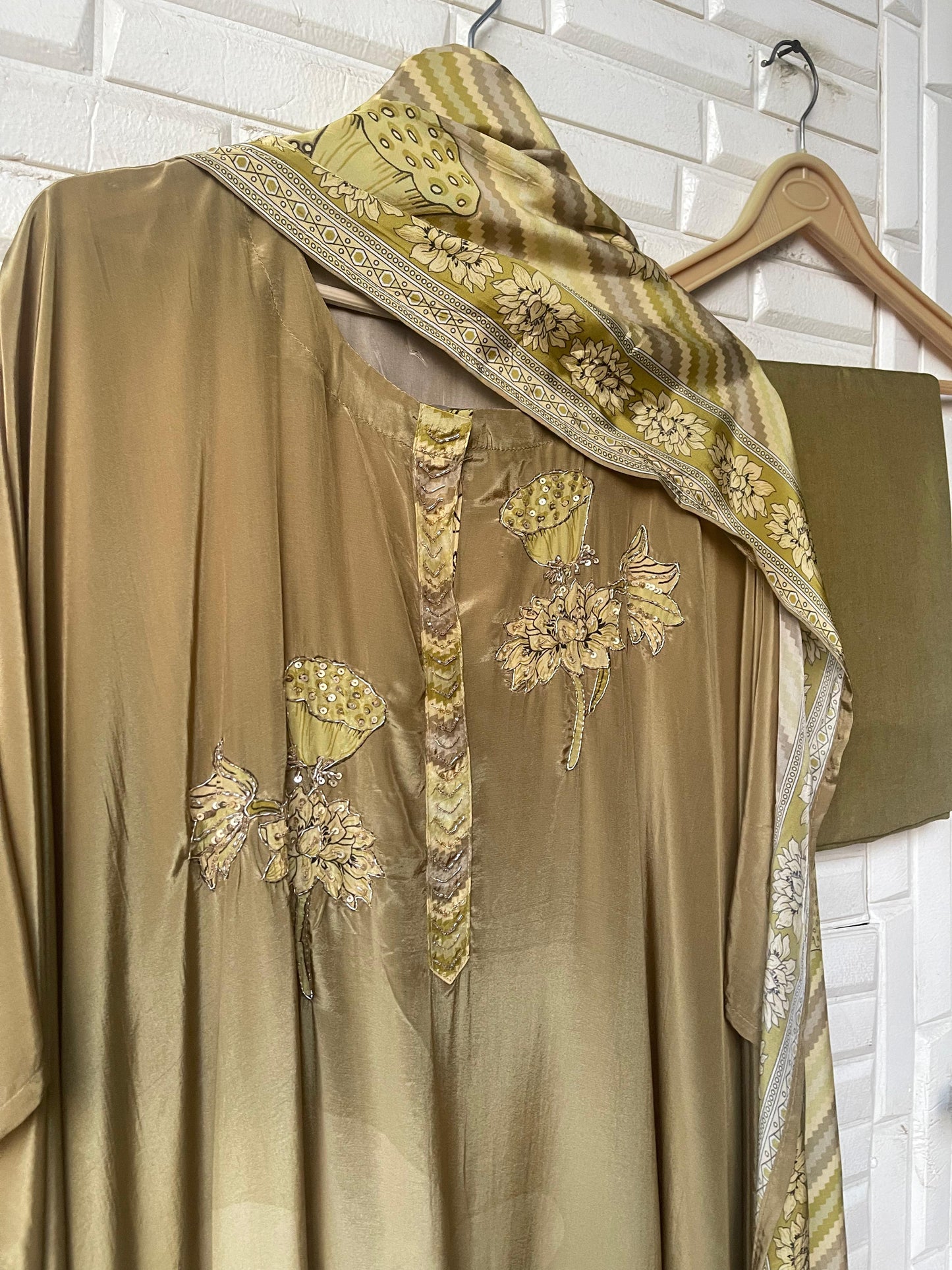 Crepe silk unstitched ladies suit Rc17634