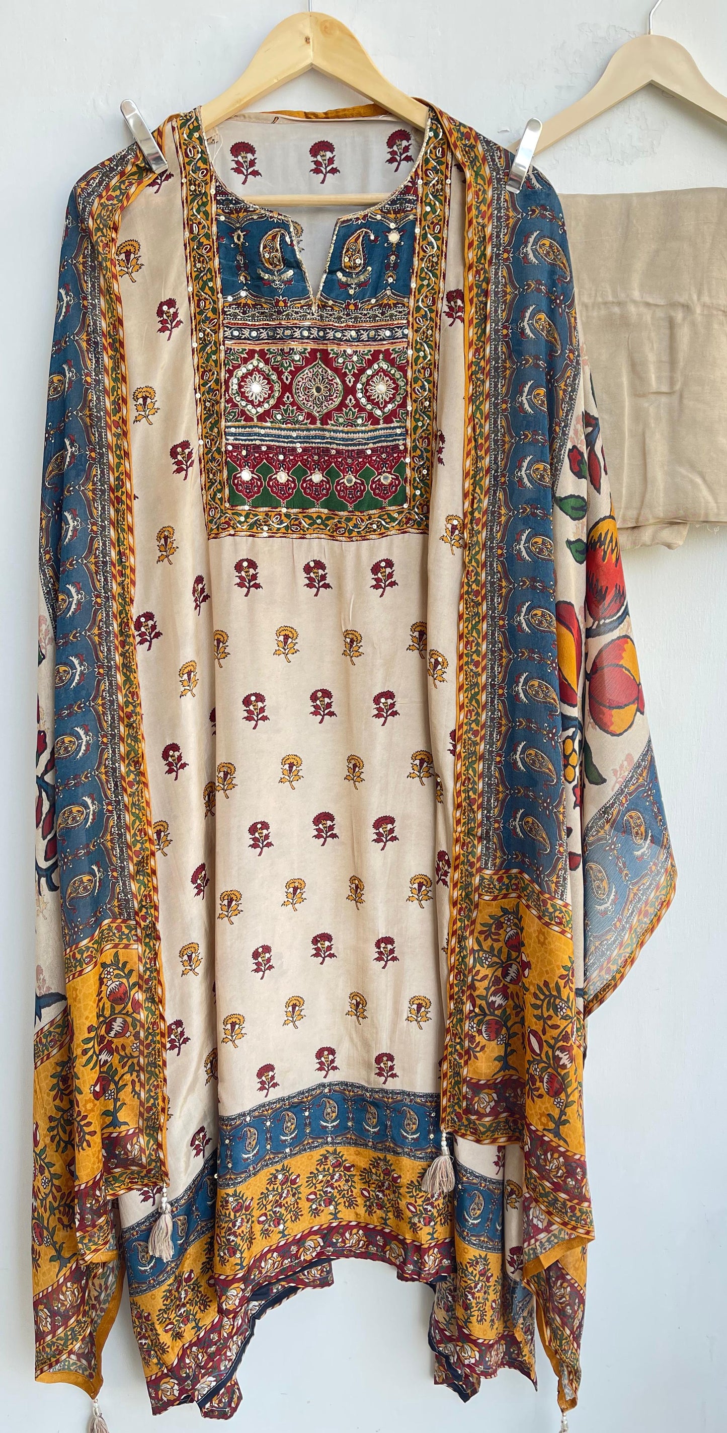 Crape satin unstitched ladies suit Rc17876