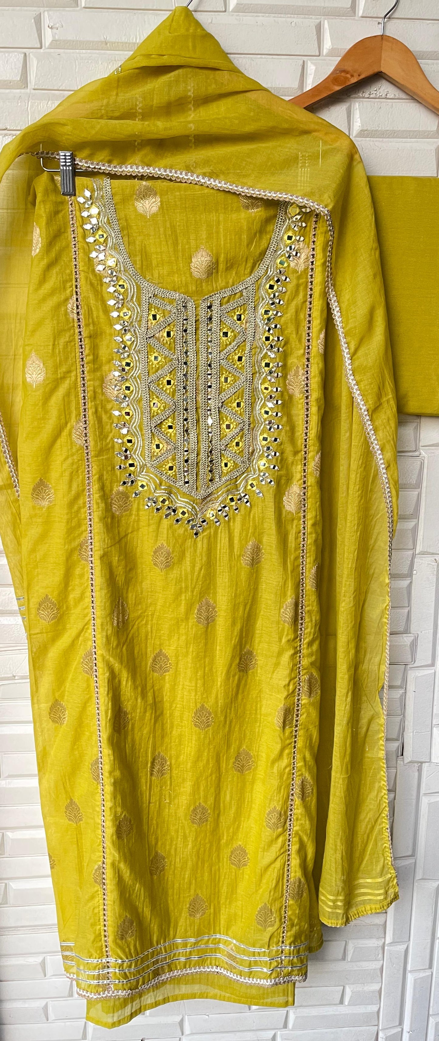 Mul chanderi semi stitched ladies suit Rc17537 (c)