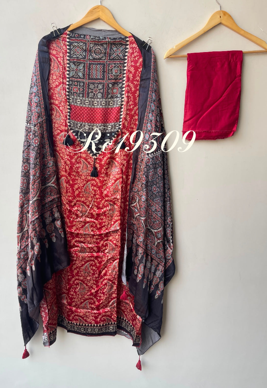 Gajji silk printed unstitched ladies suit Rc19309