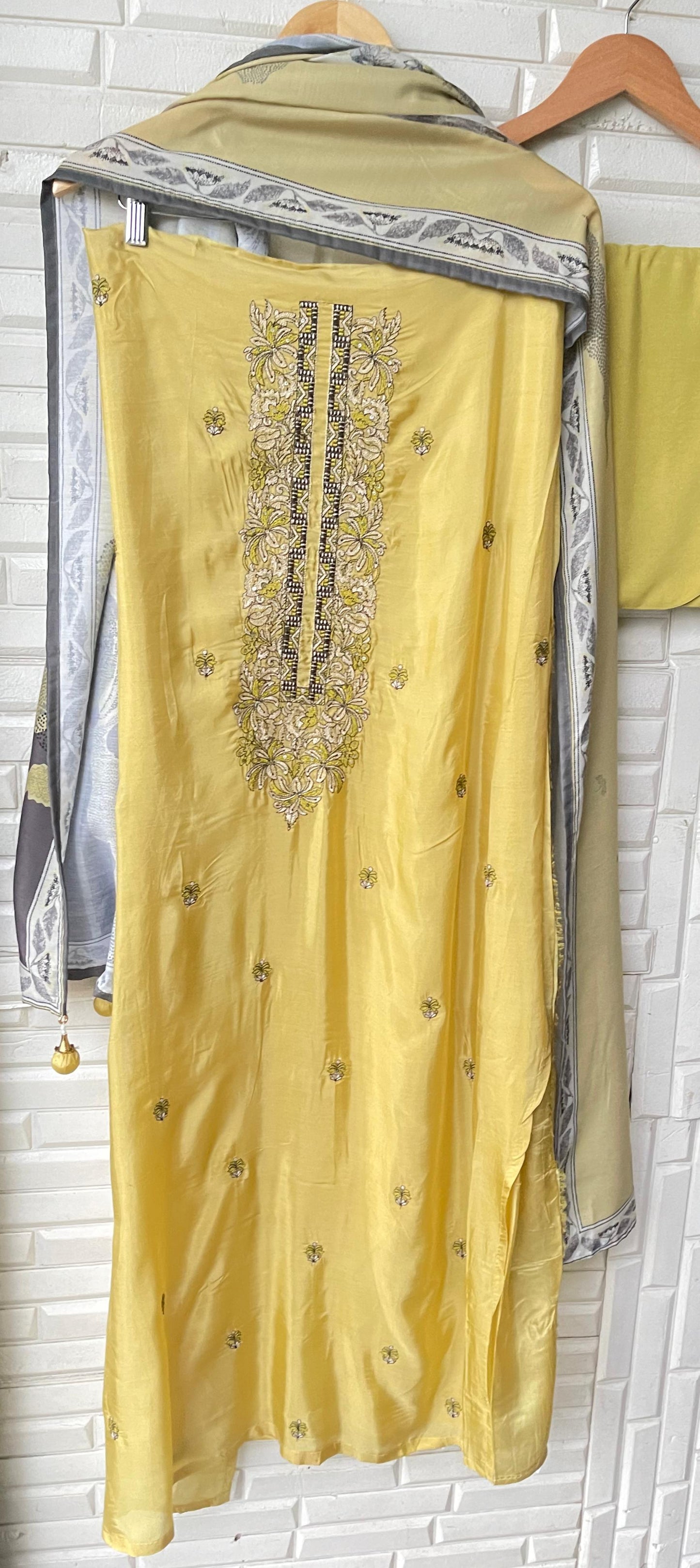 Paper silk unstitched ladies suit Rc17622