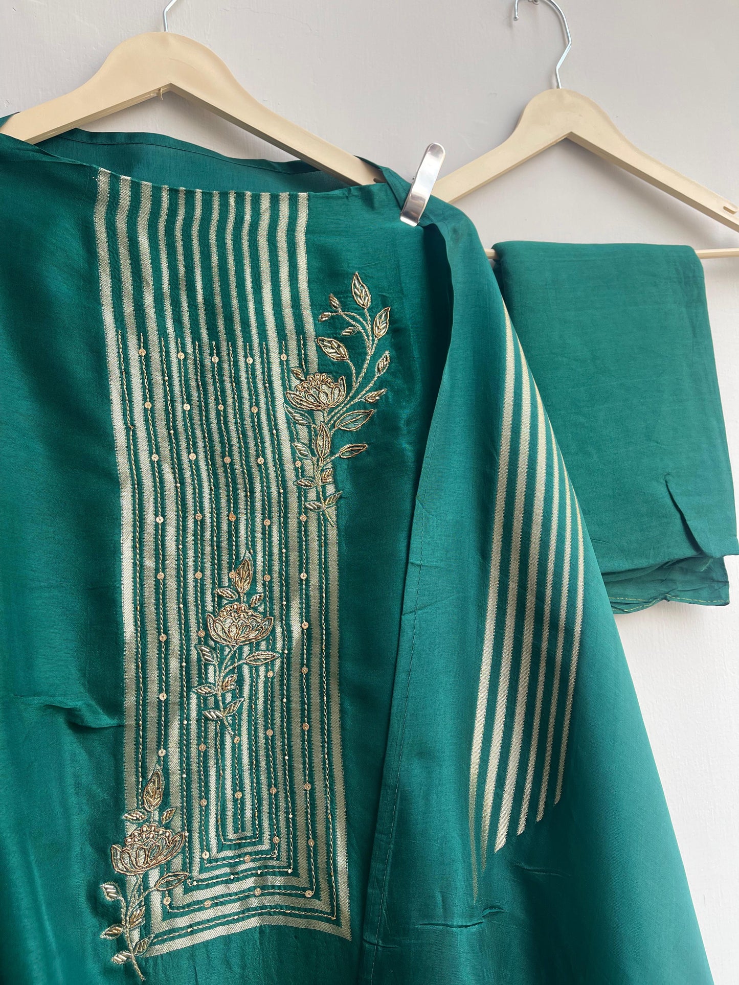 Banarasi tassar silk unstitched ladies suit Rc17905 (a)