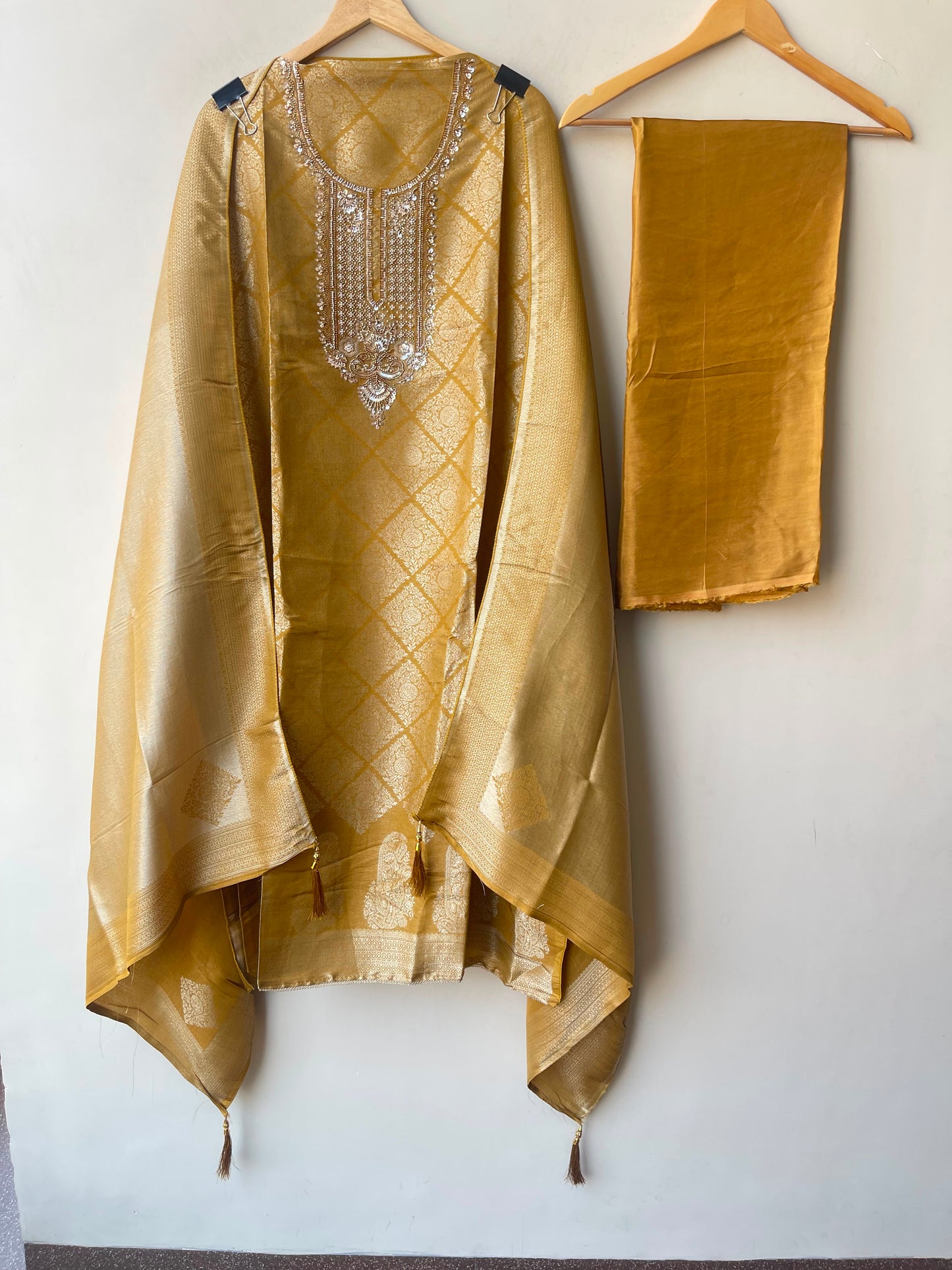 Fine Banarasi shimmer silk unstitched ladies suit Rc19261 (a)