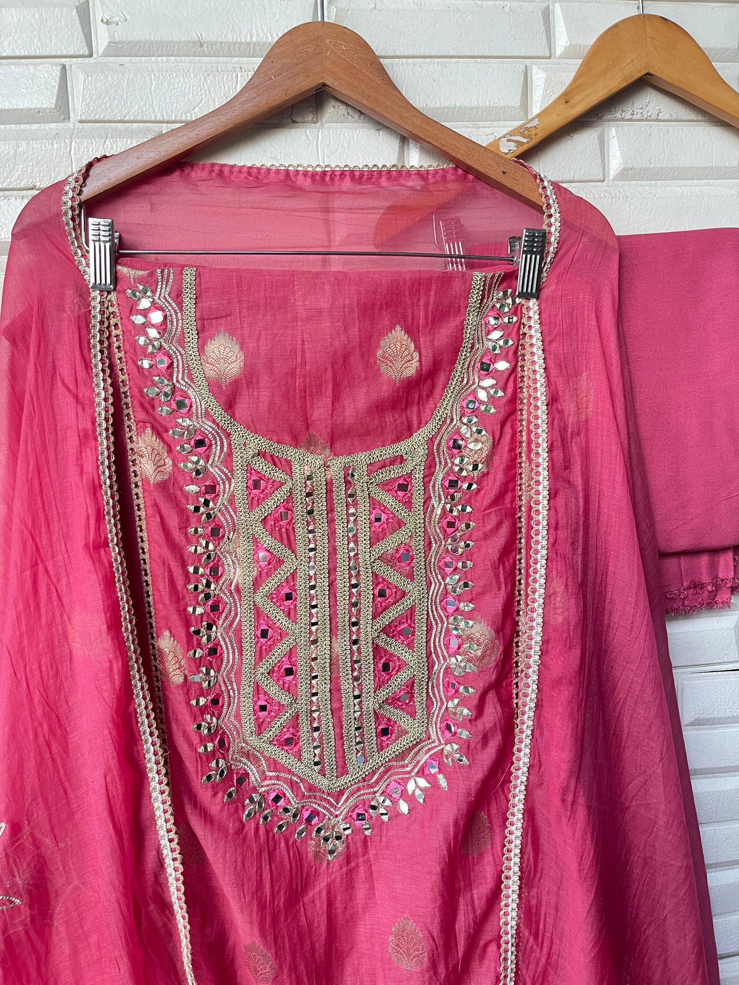 Mul chanderi semi stitched ladies suit Rc17537 (a)