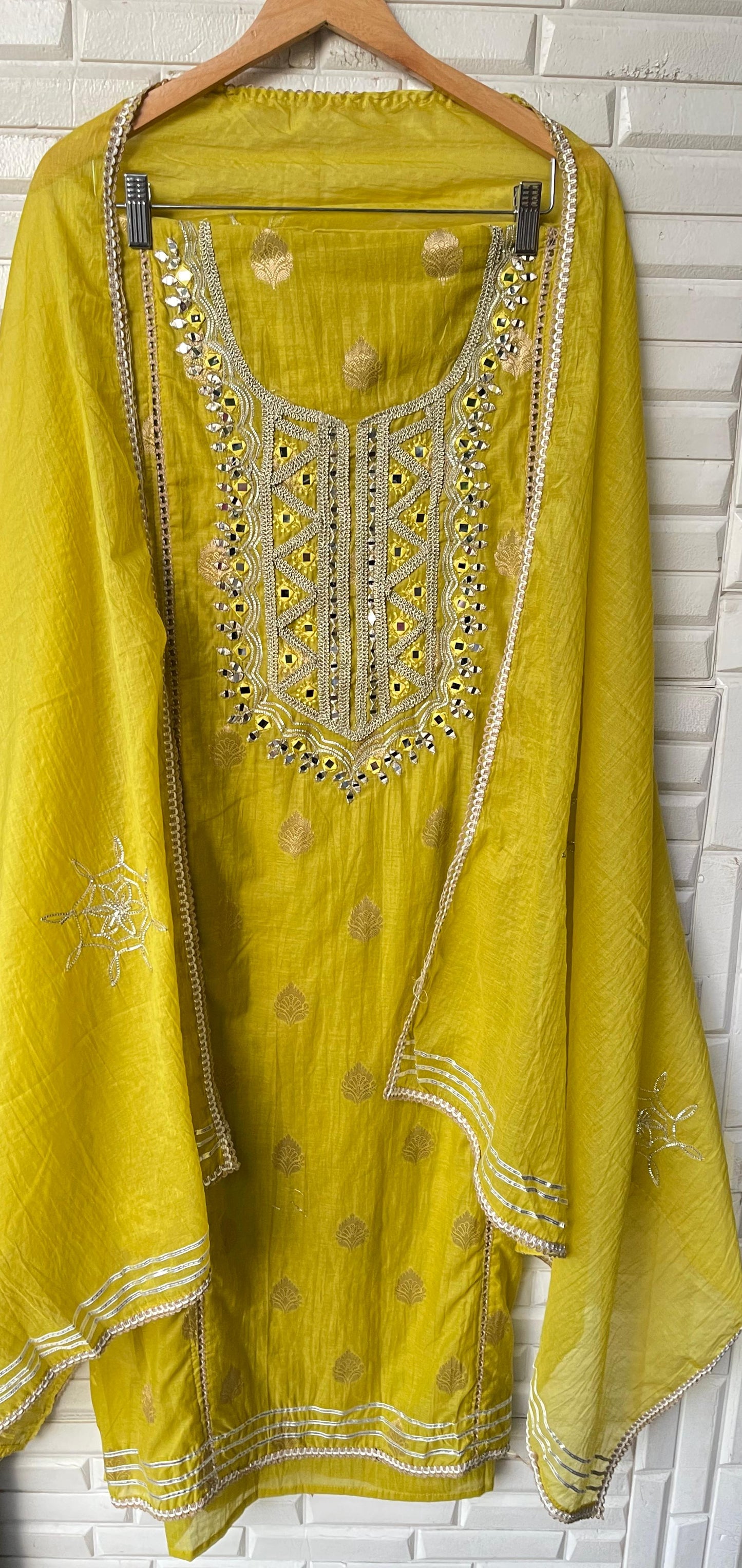 Mul chanderi semi stitched ladies suit Rc17537 (c)