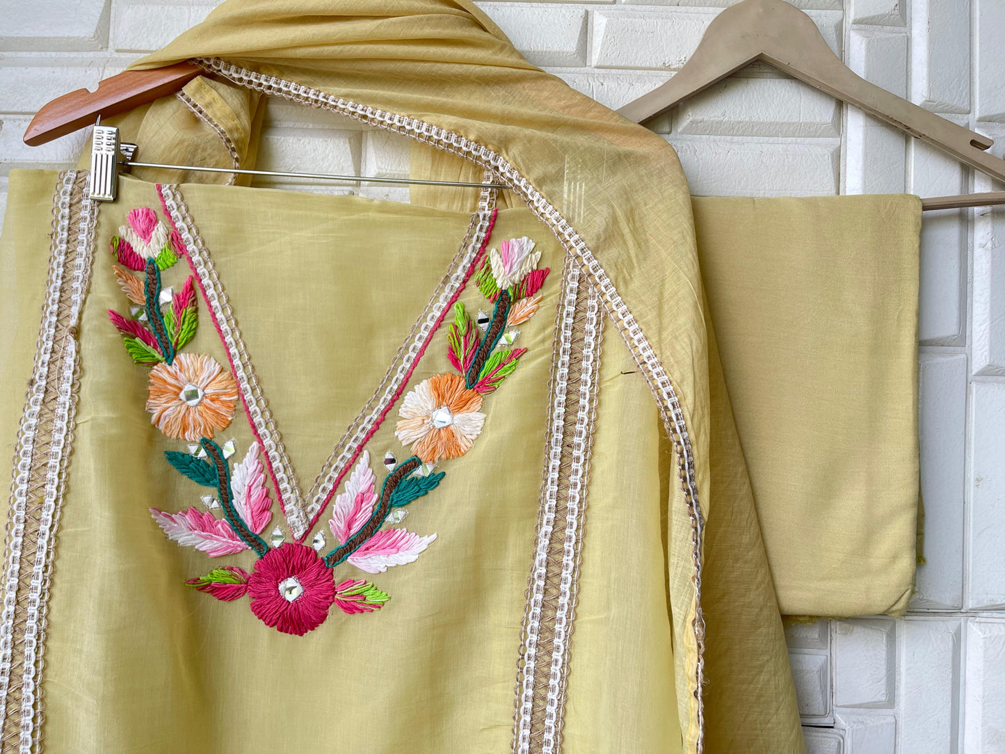 Mul chanderi unstitched ladies suit Rc17429 (a)