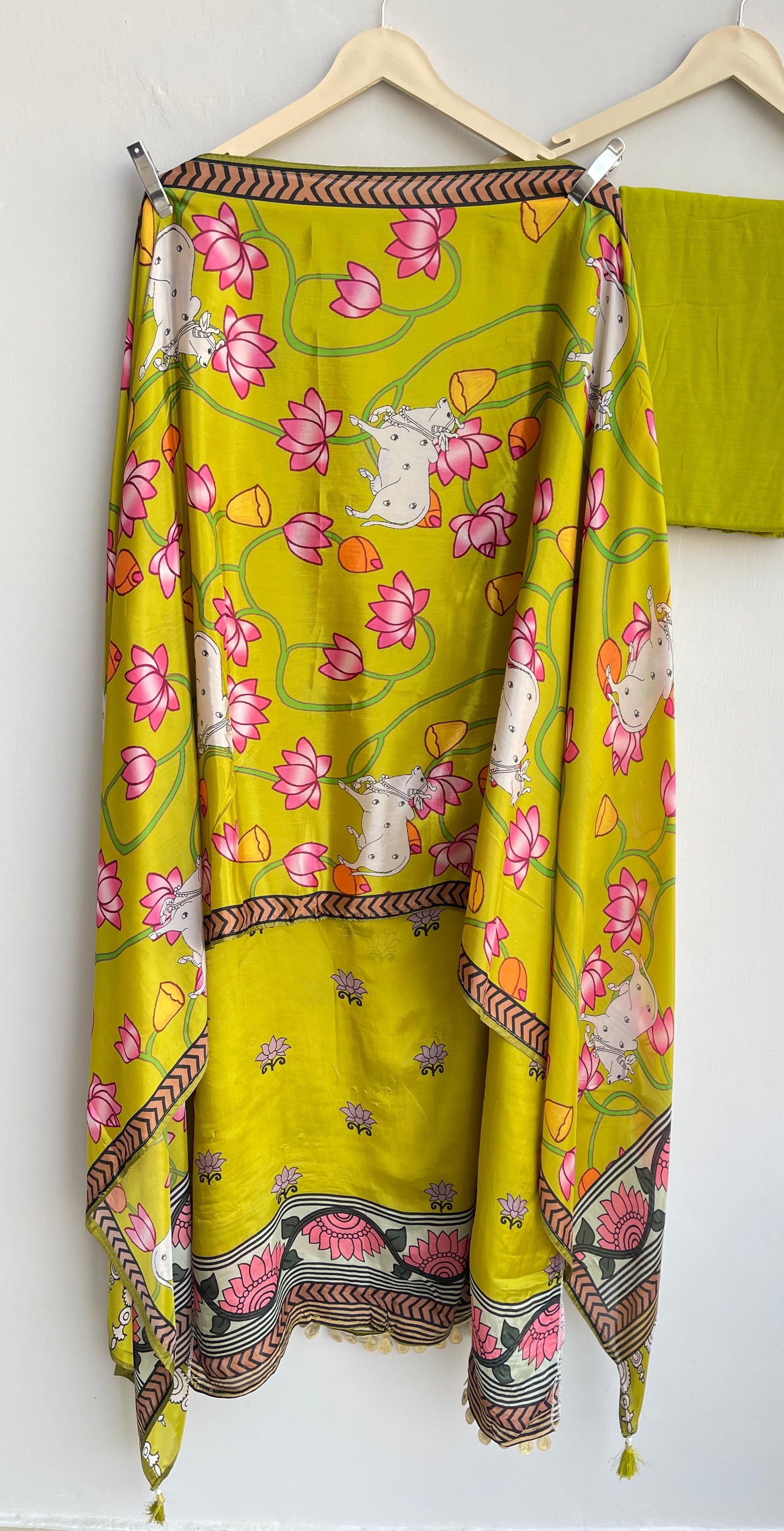 Satin crape unstitched ladies suit Rc17932