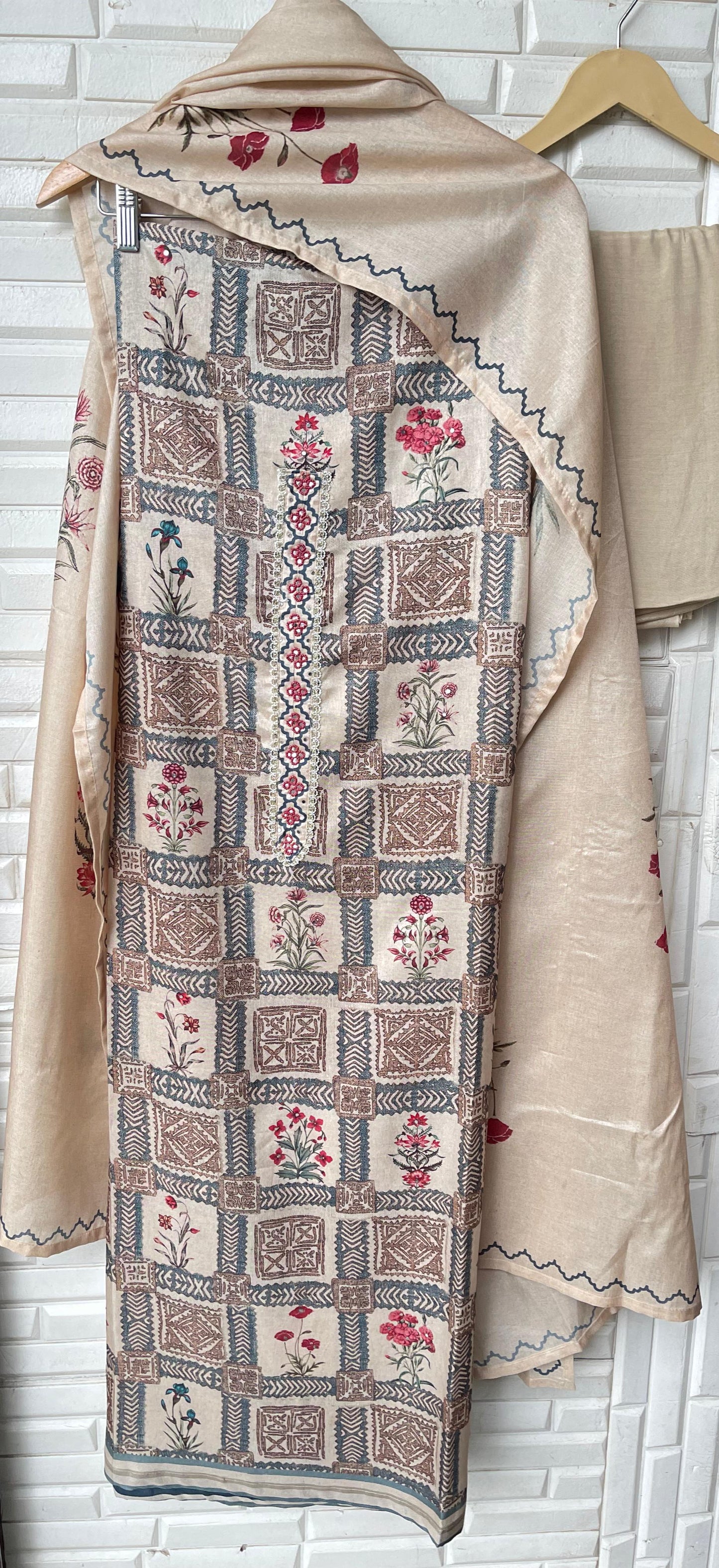 Tasser silk unstitched ladies suit Rc17546