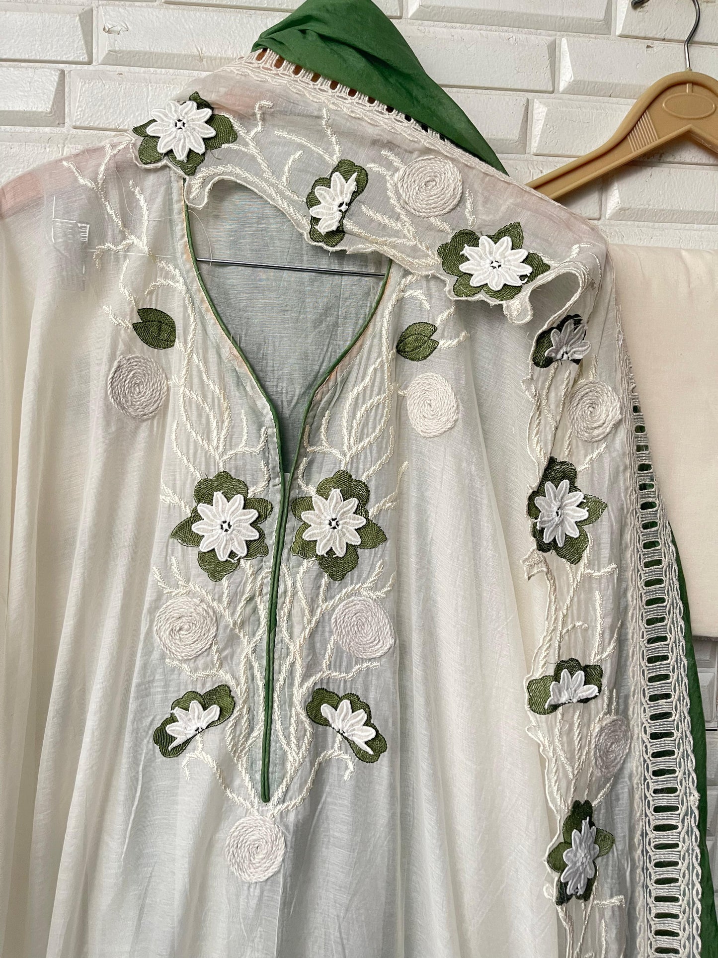 Mul chanderi unstitched ladies suit Rc17466 (a)