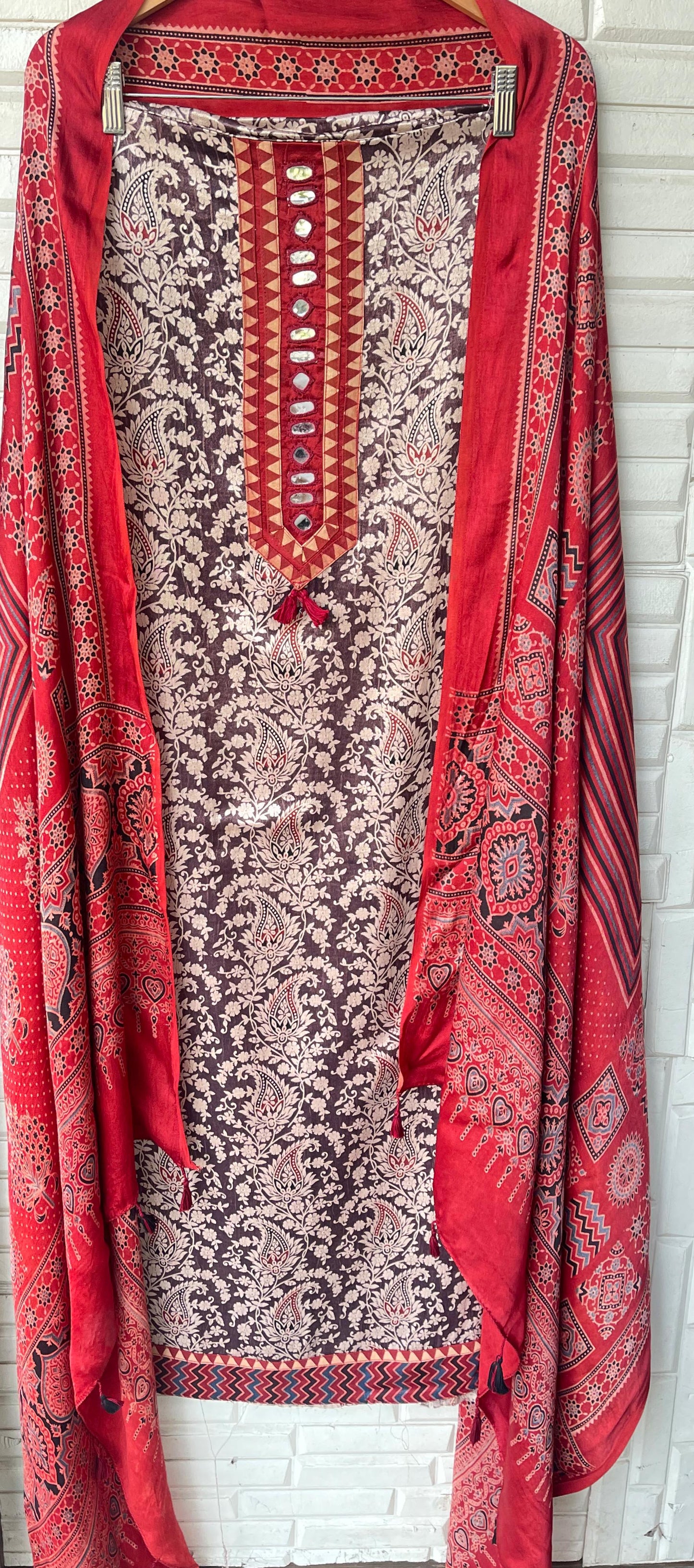 Gajji silk unstitched ladies suit Rc18409