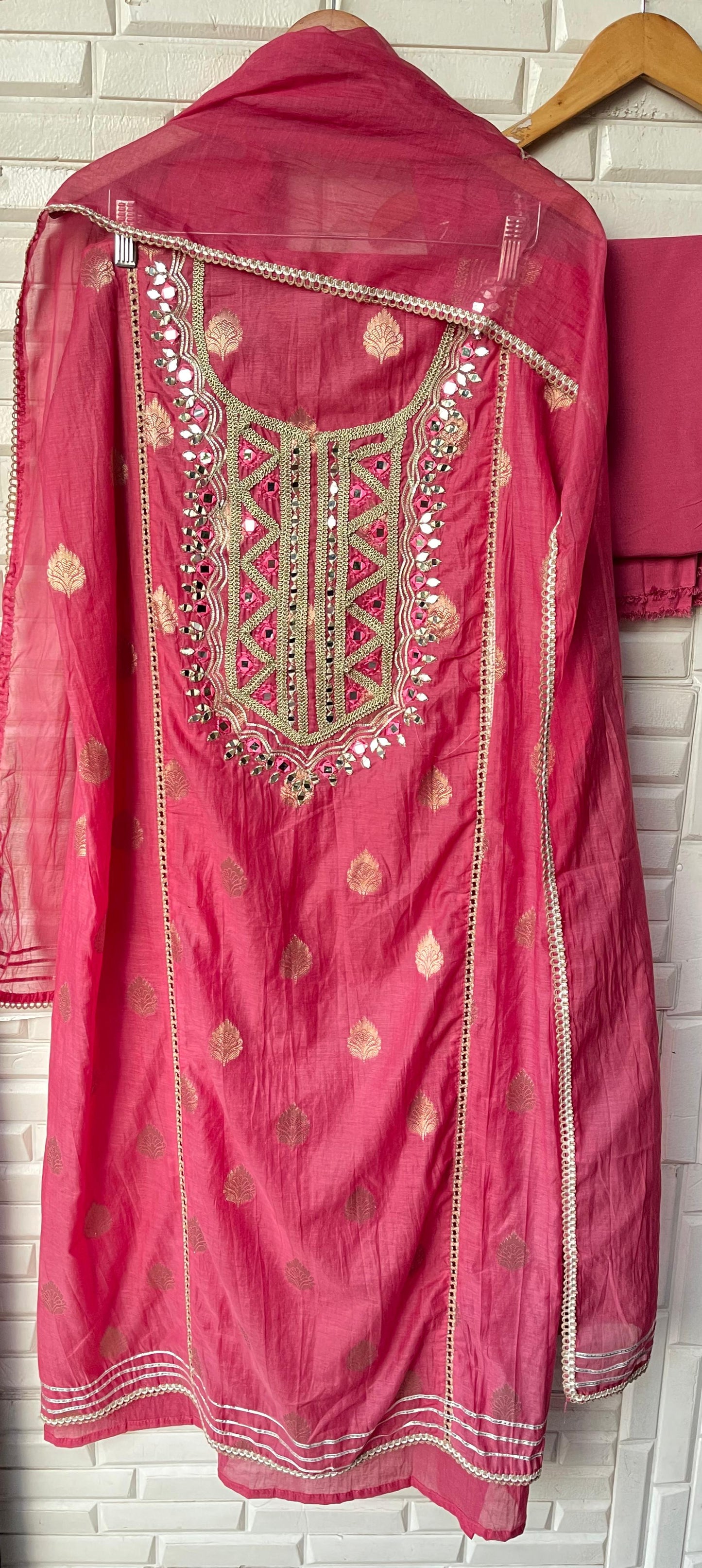 Mul chanderi semi stitched ladies suit Rc17537 (a)