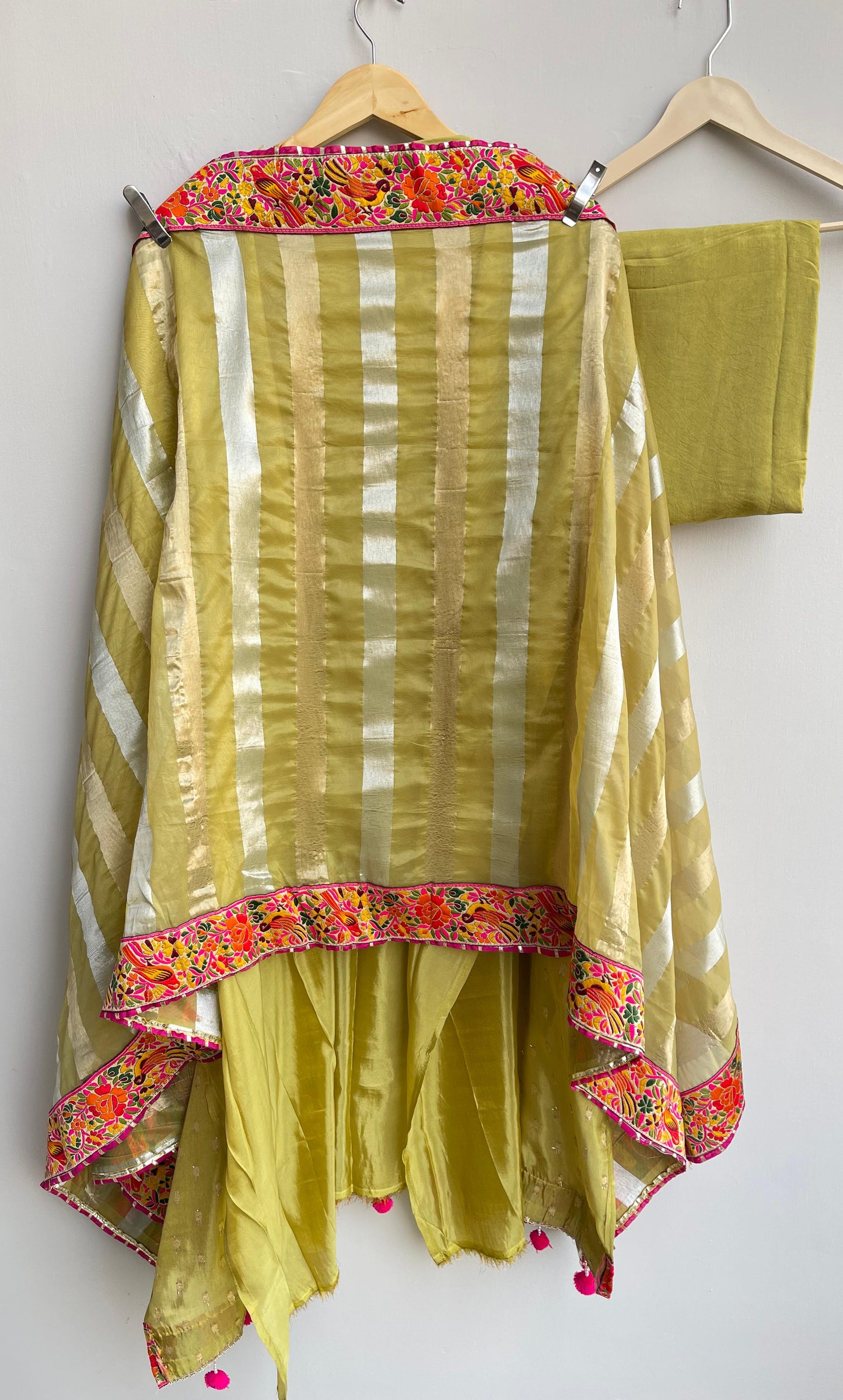 Banarasi silk unstitched ladies suit Rc17948