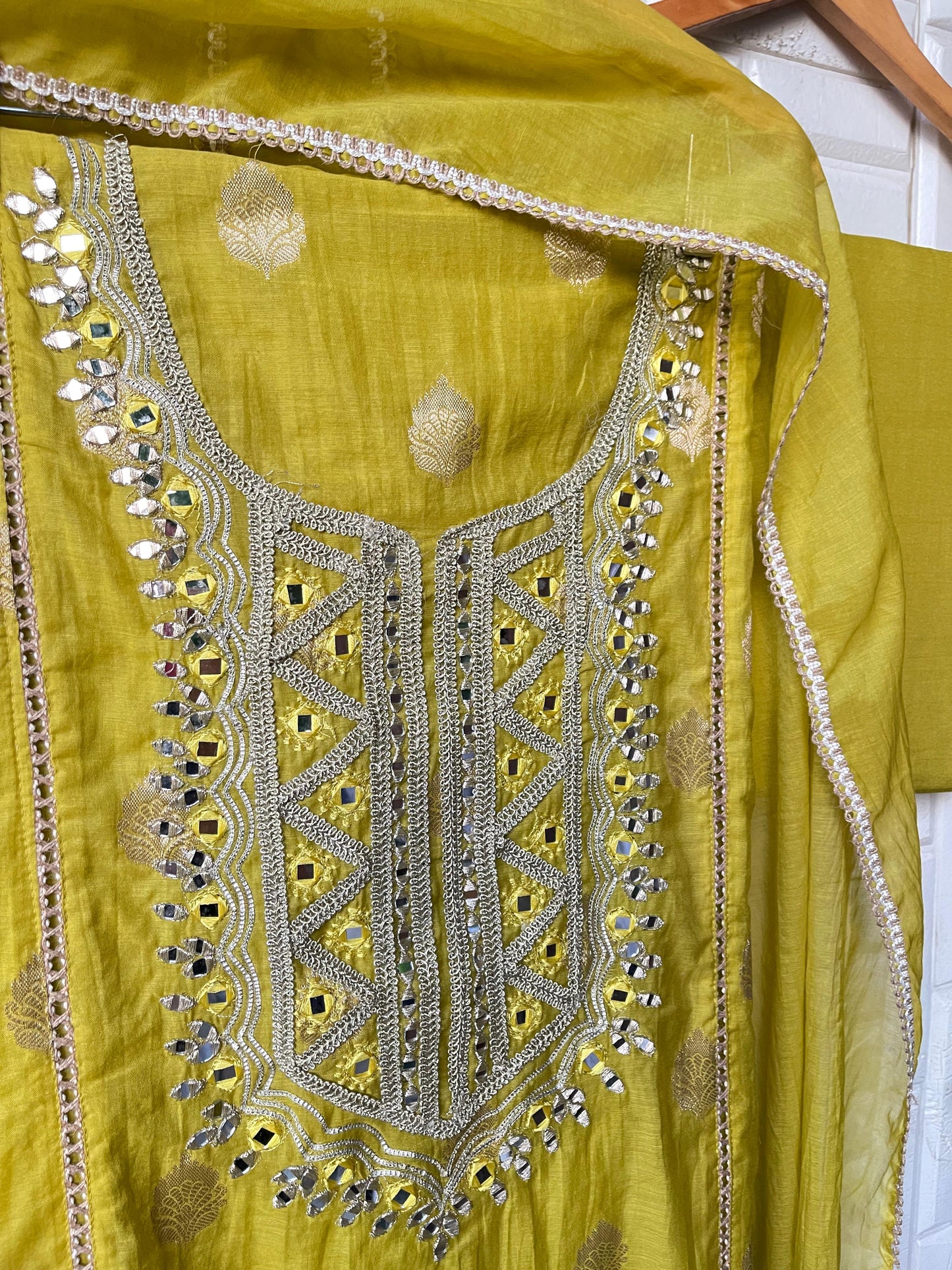 Mul chanderi semi stitched ladies suit Rc17537 (c)