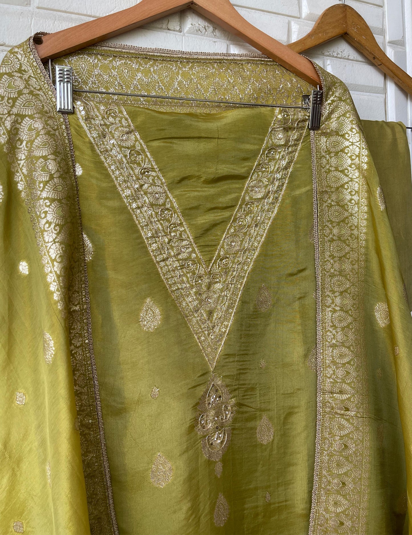 Banarasi shimmer silk unstitched ladies suit Rc17749 (a)