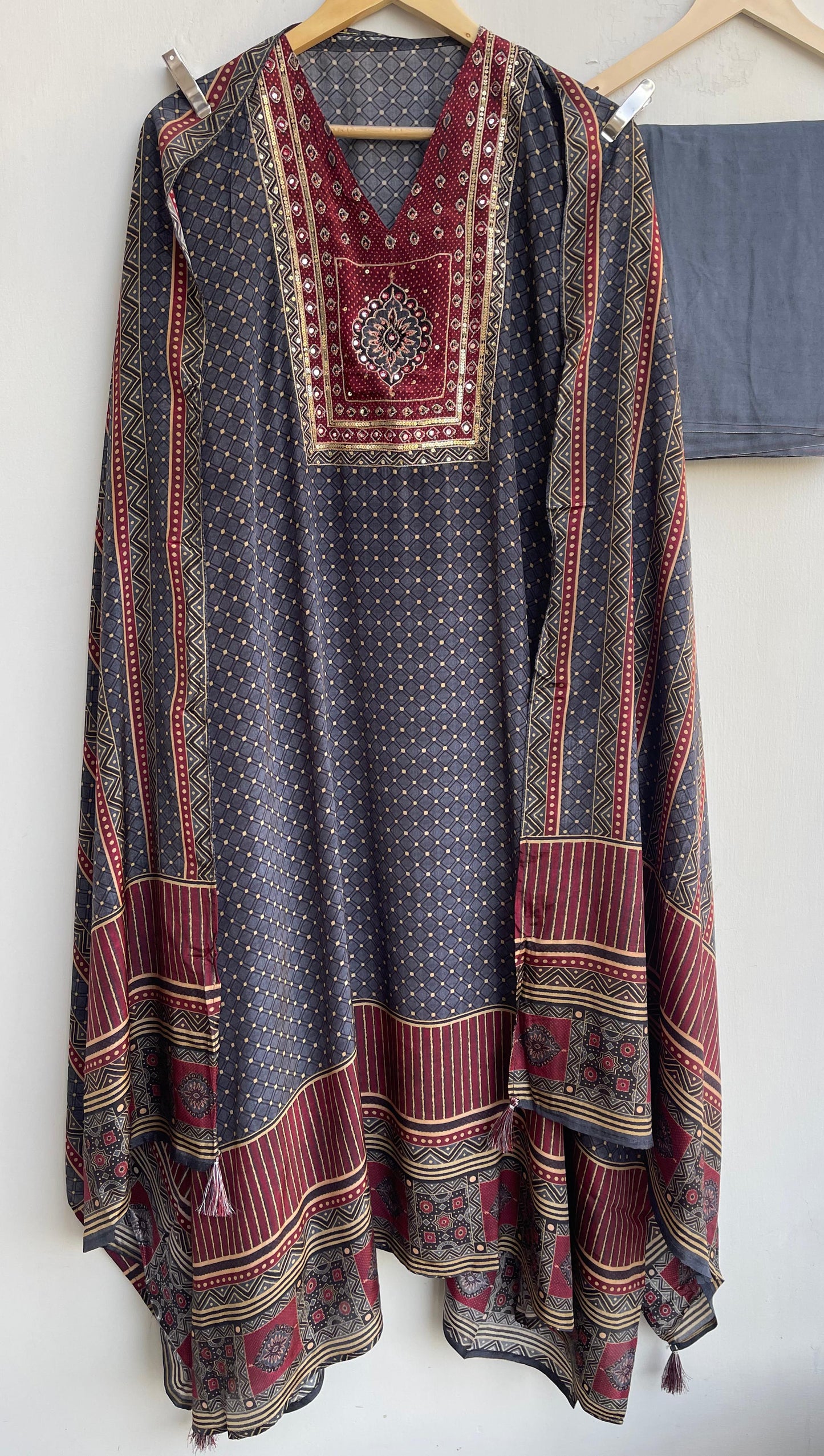 Crape satin unstitched ladies suit Rc17868