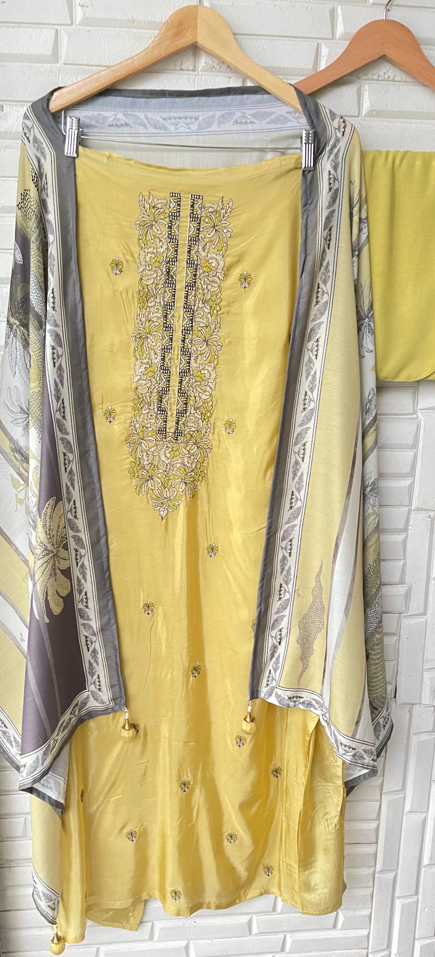 Paper silk unstitched ladies suit Rc17622