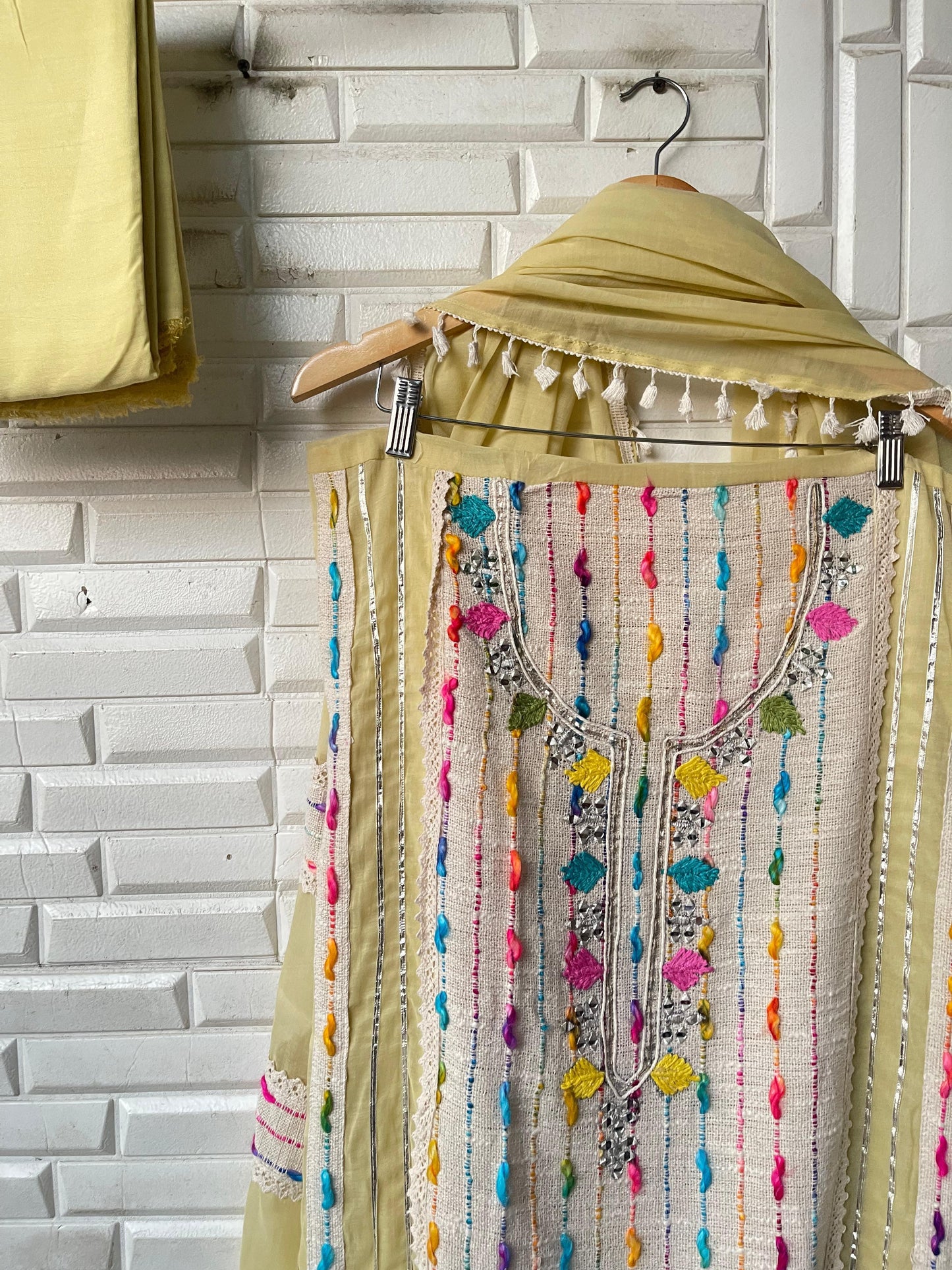 Mul Chanderi Unstitched Ladies suit Rc 17092 (a)