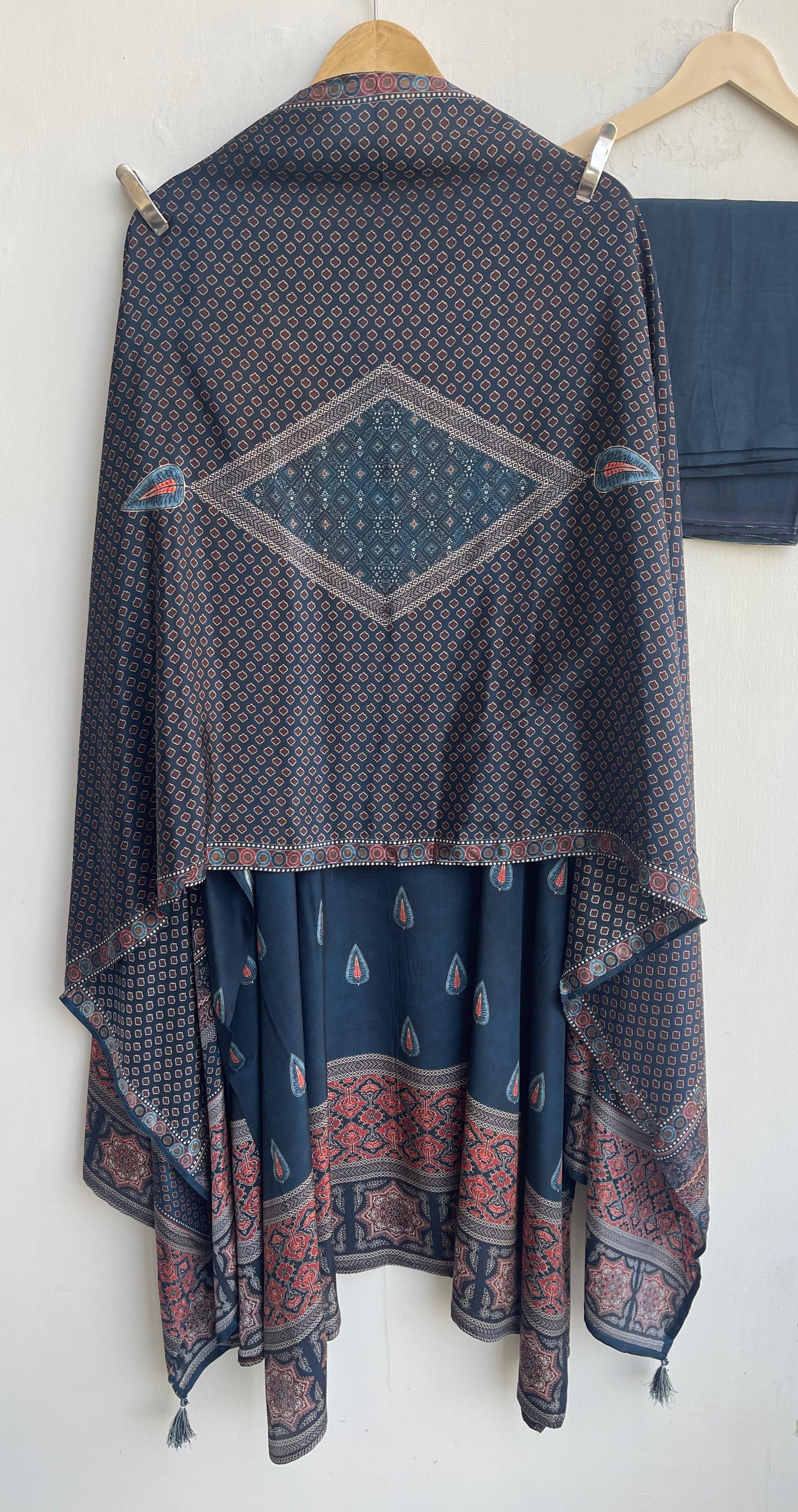 Pure crepe satin unstitched ladies suit Rc17867