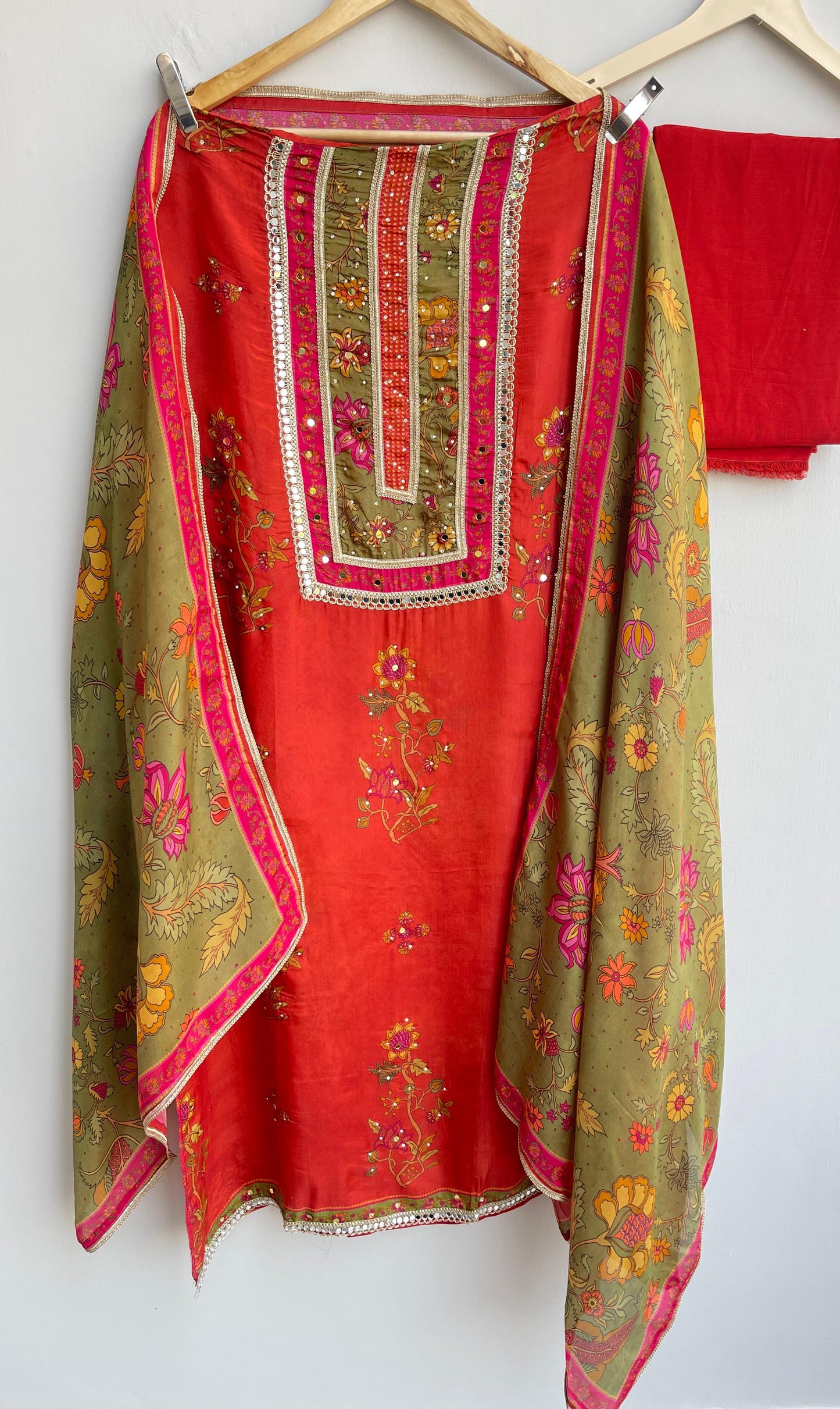 Satin crepe unstitched ladies suit Rc17934 (a)