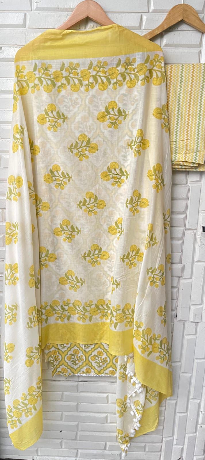 Cotton Printed Unstitched Ladies Suit Rc17398(c)