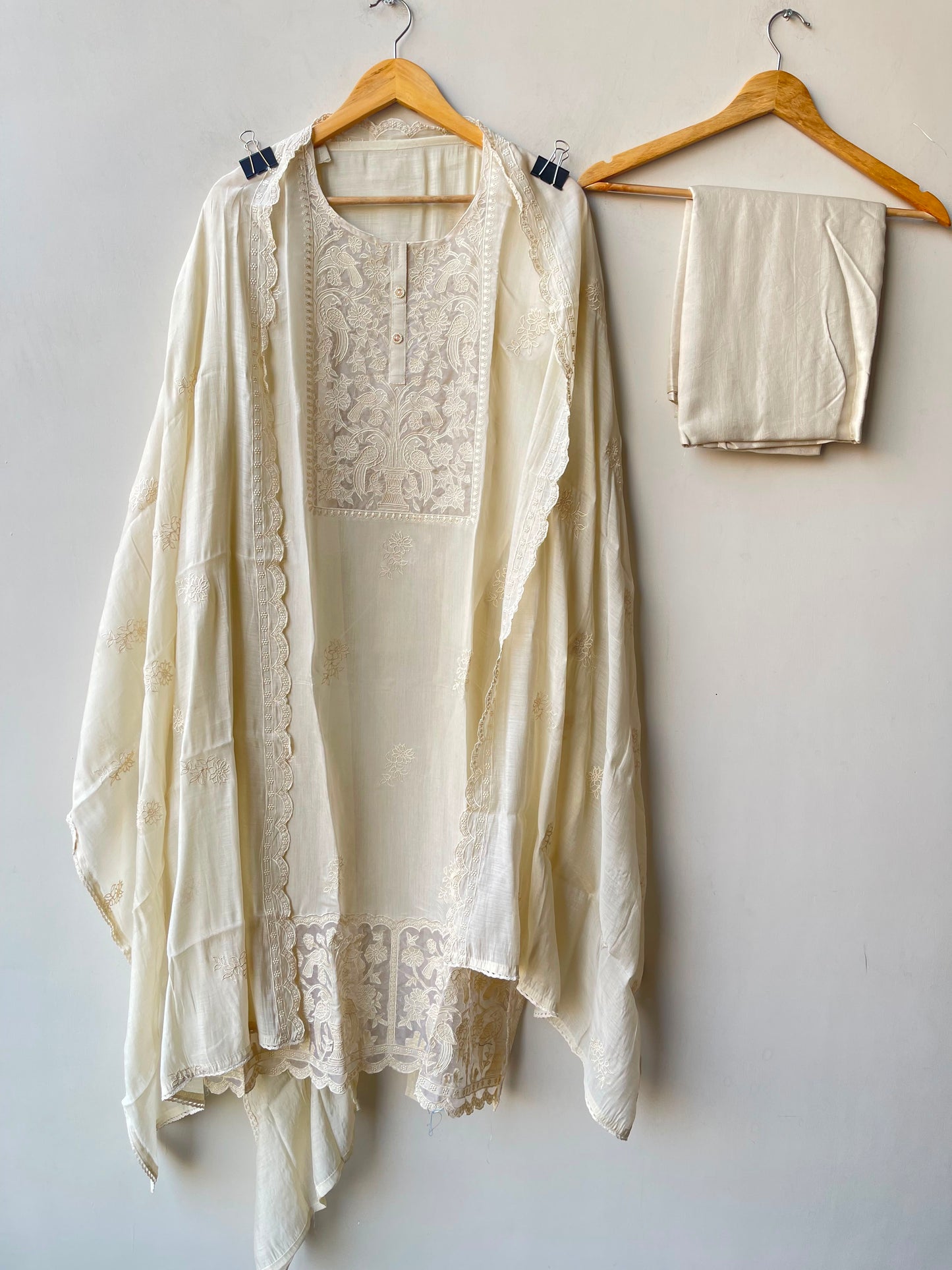 Mul chanderi applique work unstitched ladies suit Rc19279
