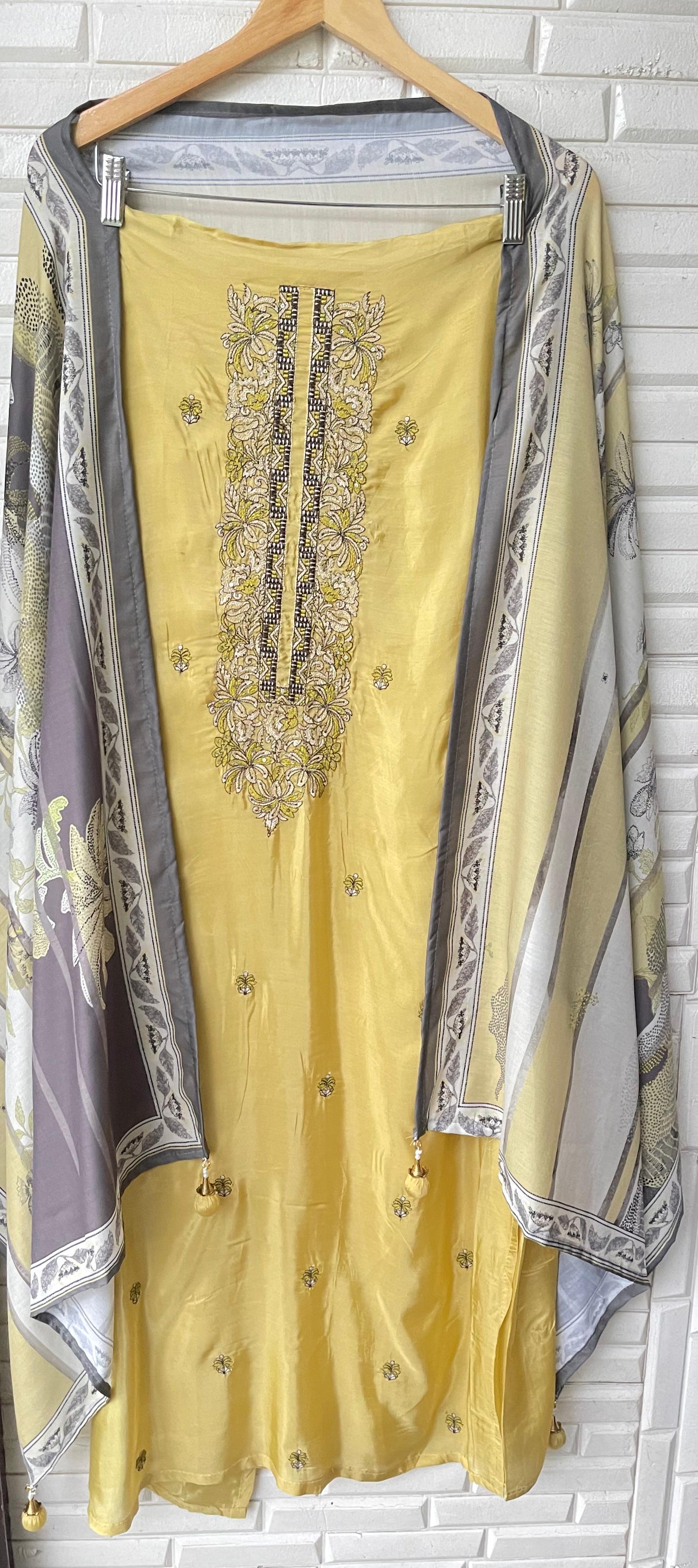 Paper silk unstitched ladies suit Rc17622