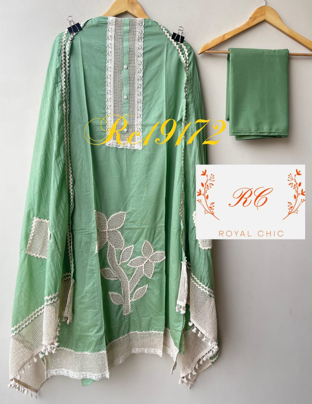 Mul chanderi applique work unstitched ladies suit Rc19172 (b)
