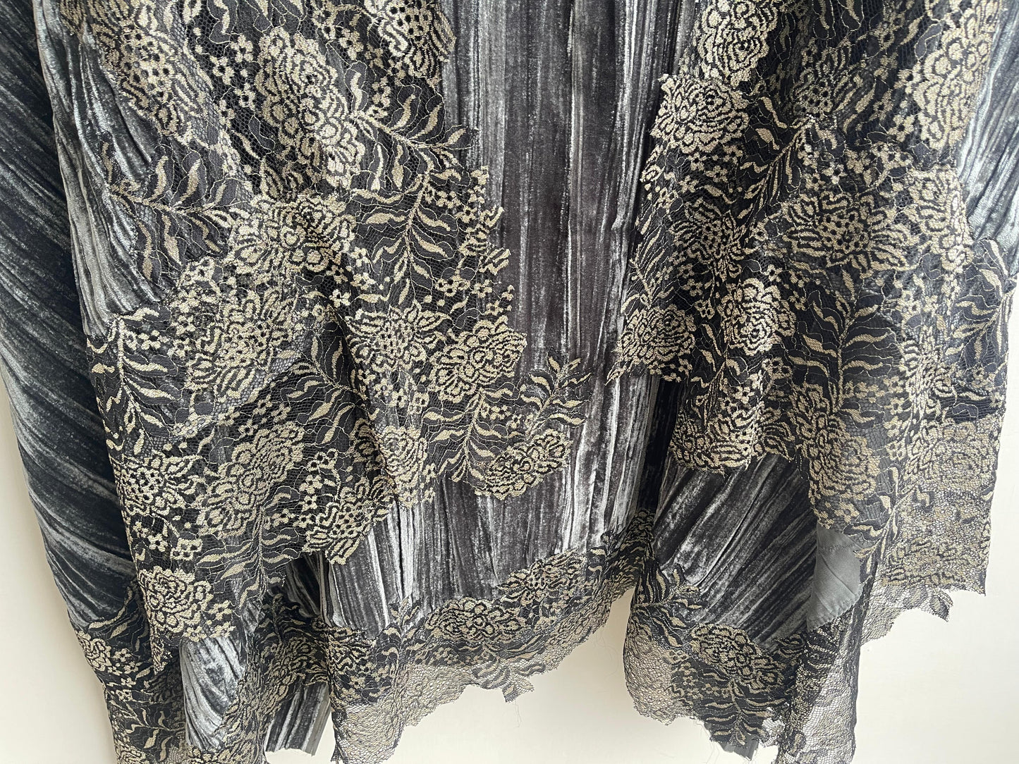 Micra crushed velvet unstitched ladies suit Rc18295