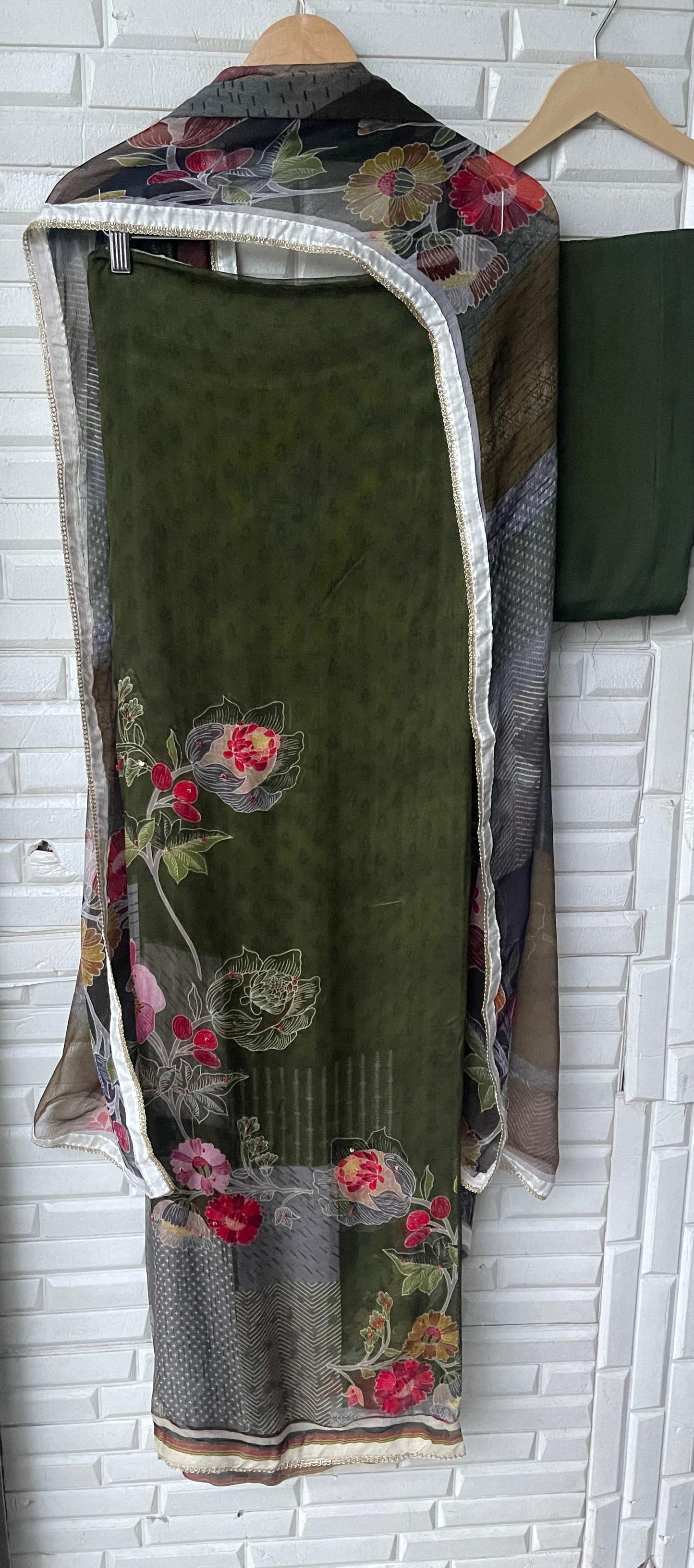 Burberry organza unstitched ladies suit Rc17619 (b)