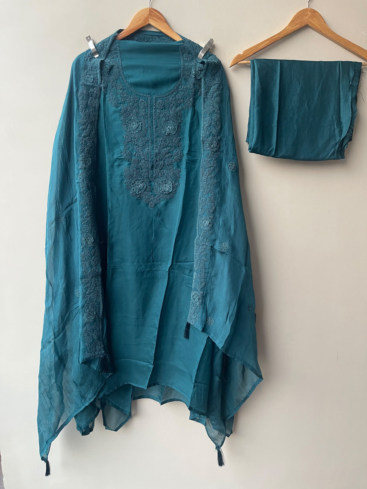 Organza Tuile Unstitched Suit Set with Resham Dori 3D Flowers Embroidery