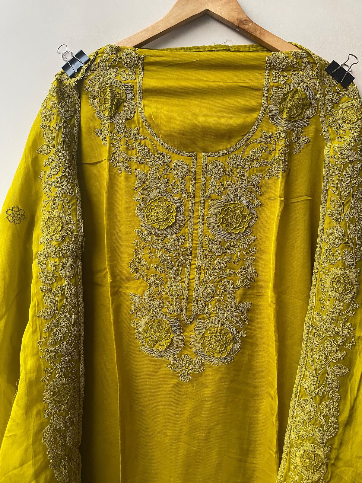 Organza Tuile Unstitched Suit Set with Resham Dori 3D Flowers Embroidery