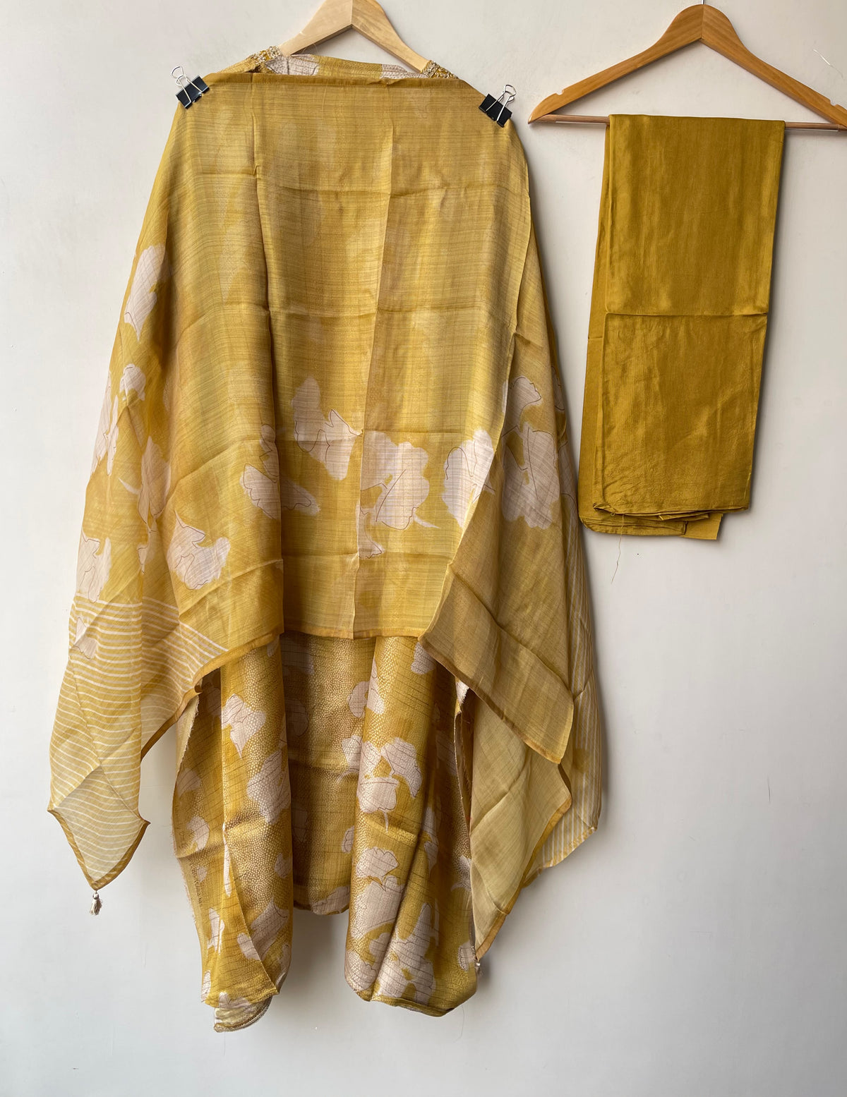 Pure Organza Silk Zari Embroidered Unstitched Suit Set with Tuile Dupatta